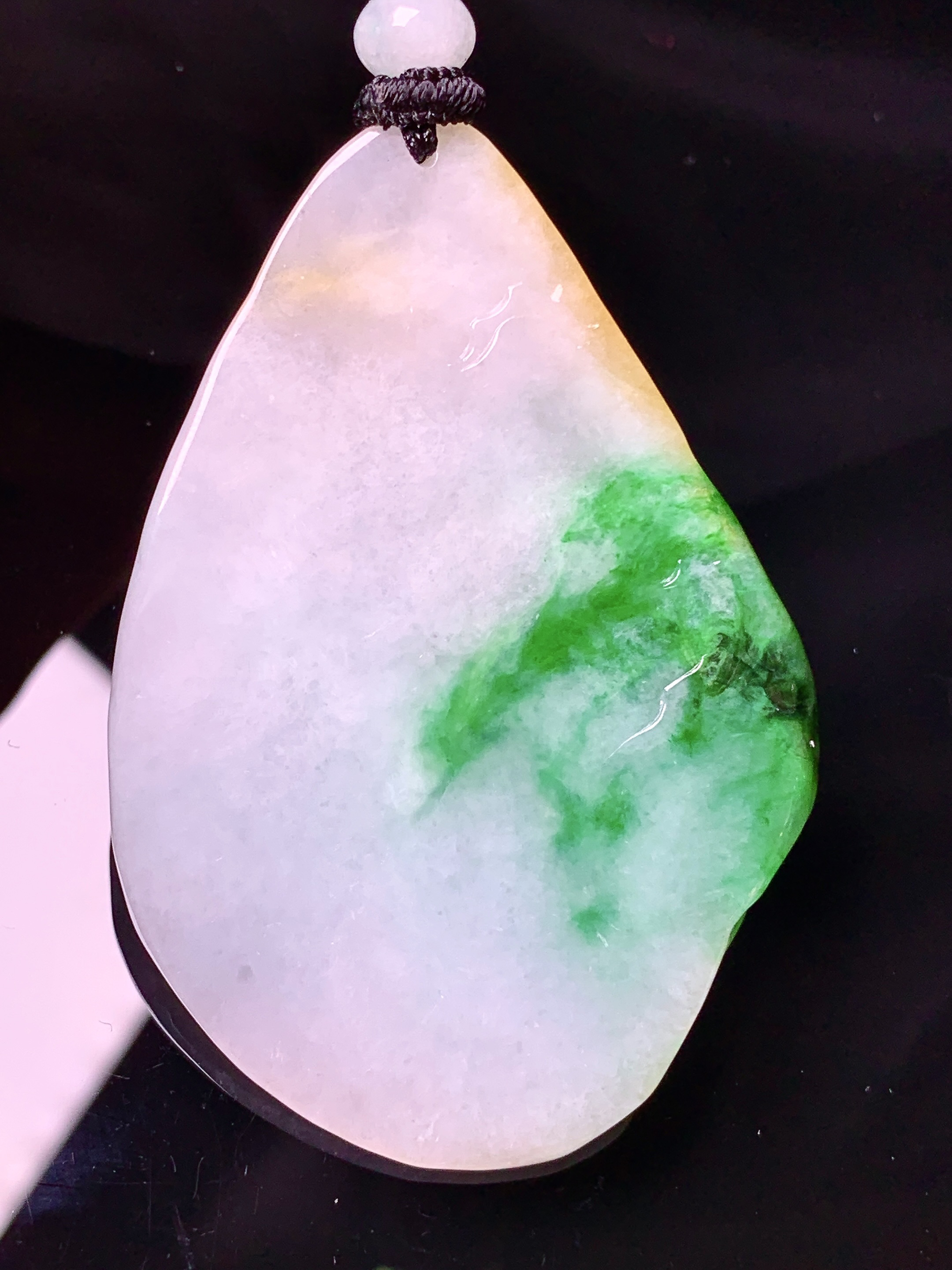 飘黄绿翡悟道山水牌子吊坠 玉质细腻 色泽清新艳丽 整体尺寸57.8*39.5*6.5