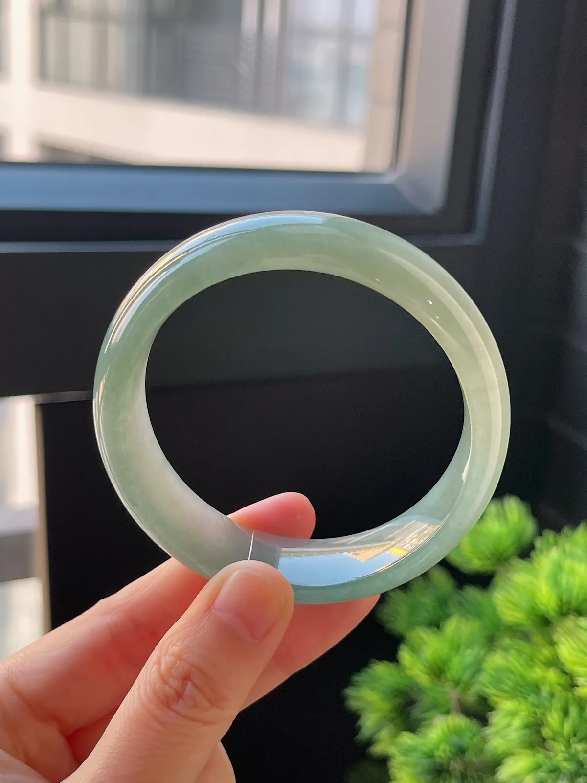 正圈55.3圈口，翡翠冰糯种淡绿色手镯