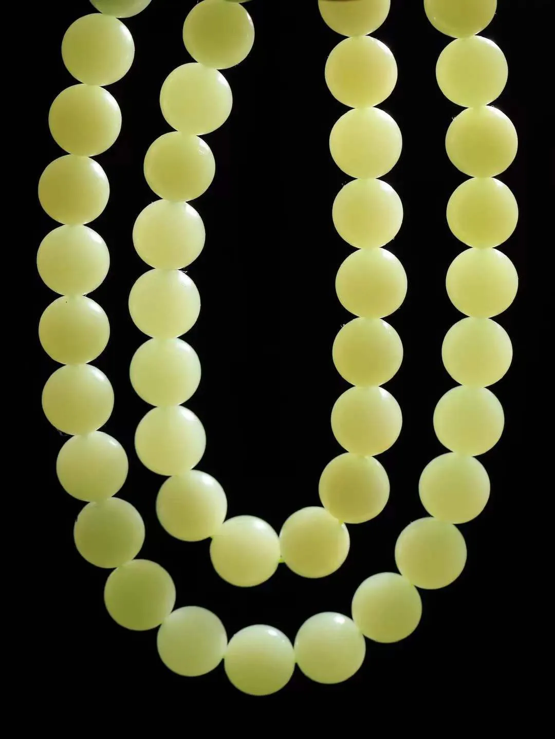 【珠圆玉润.项链】

精品和田玉黄口珠圆玉润项链 玉质细腻油润 饱满光滑 质朴无华，悠远简单，人心境界远，百世修炼深，心灵常驻善意持，觉悟人生百世修。重74.8克 尺寸取一10mm  FDL-22142822