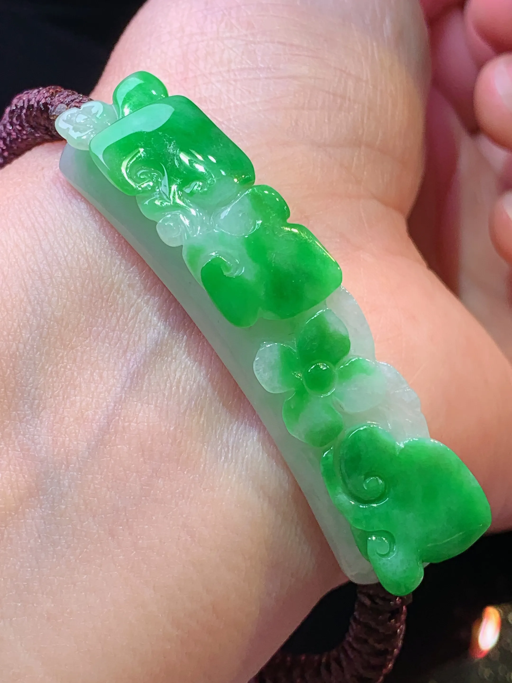 翠绿如意手牌手链 玉质细腻 色泽清新艳丽 整体尺寸53.3*11.3*7