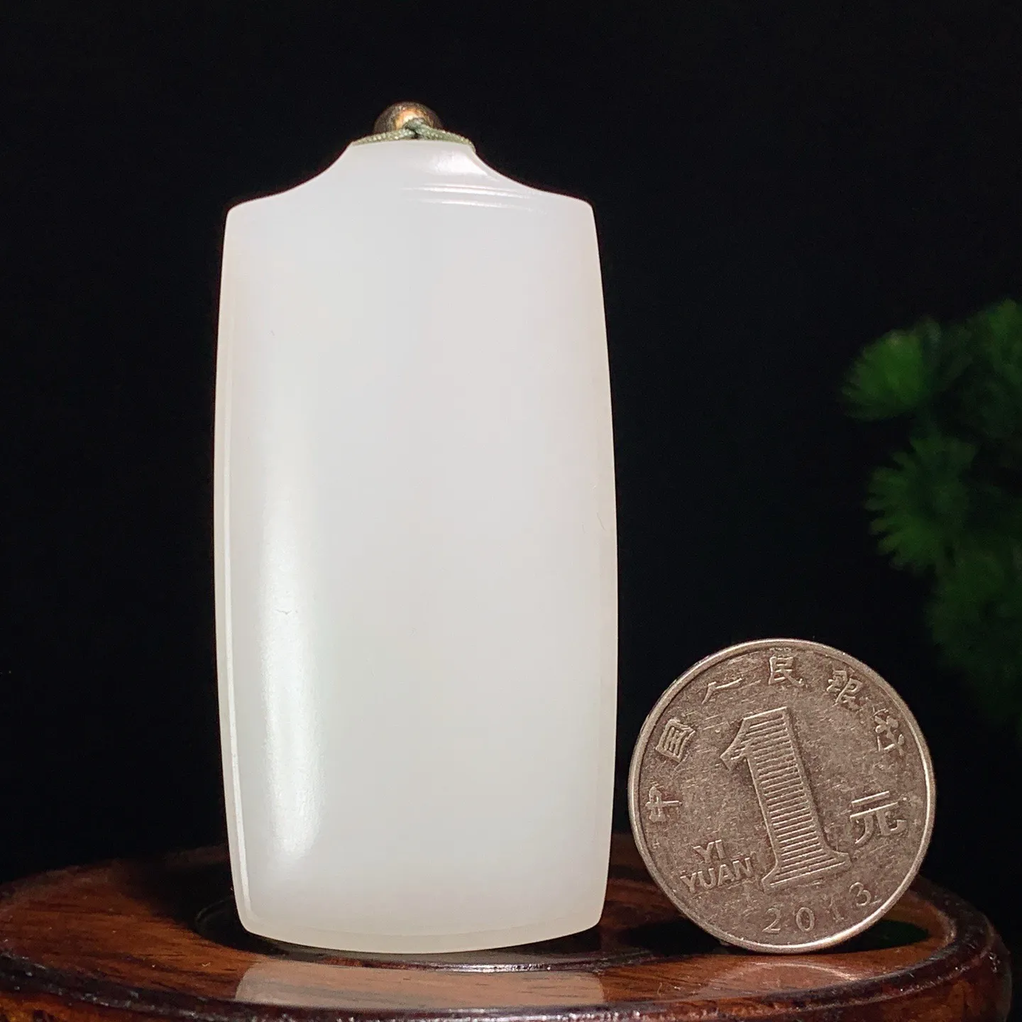 和田玉羊脂白玉平安无事牌挂件。尺寸64/32/9重47.5克。玉质细腻油润。手推出油。佩戴高端典雅。lt25128