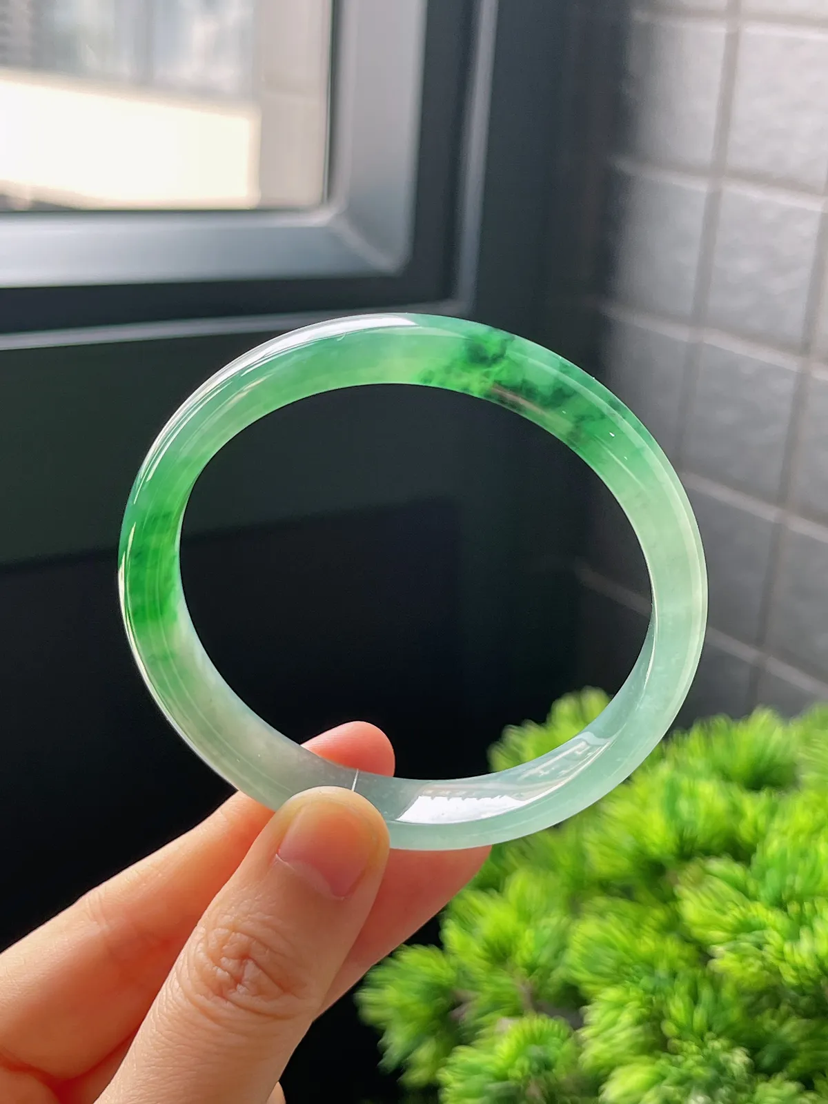 正圈57.3圈口，翡翠冰糯种绿色手镯