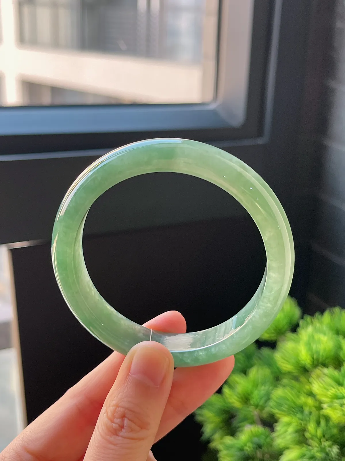 正圈56.6圈口，翡翠冰糯种绿色手镯