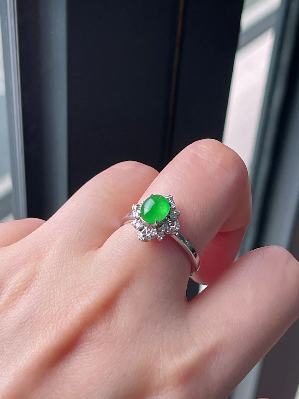 18k伴钻石翡翠冰糯种绿色戒指