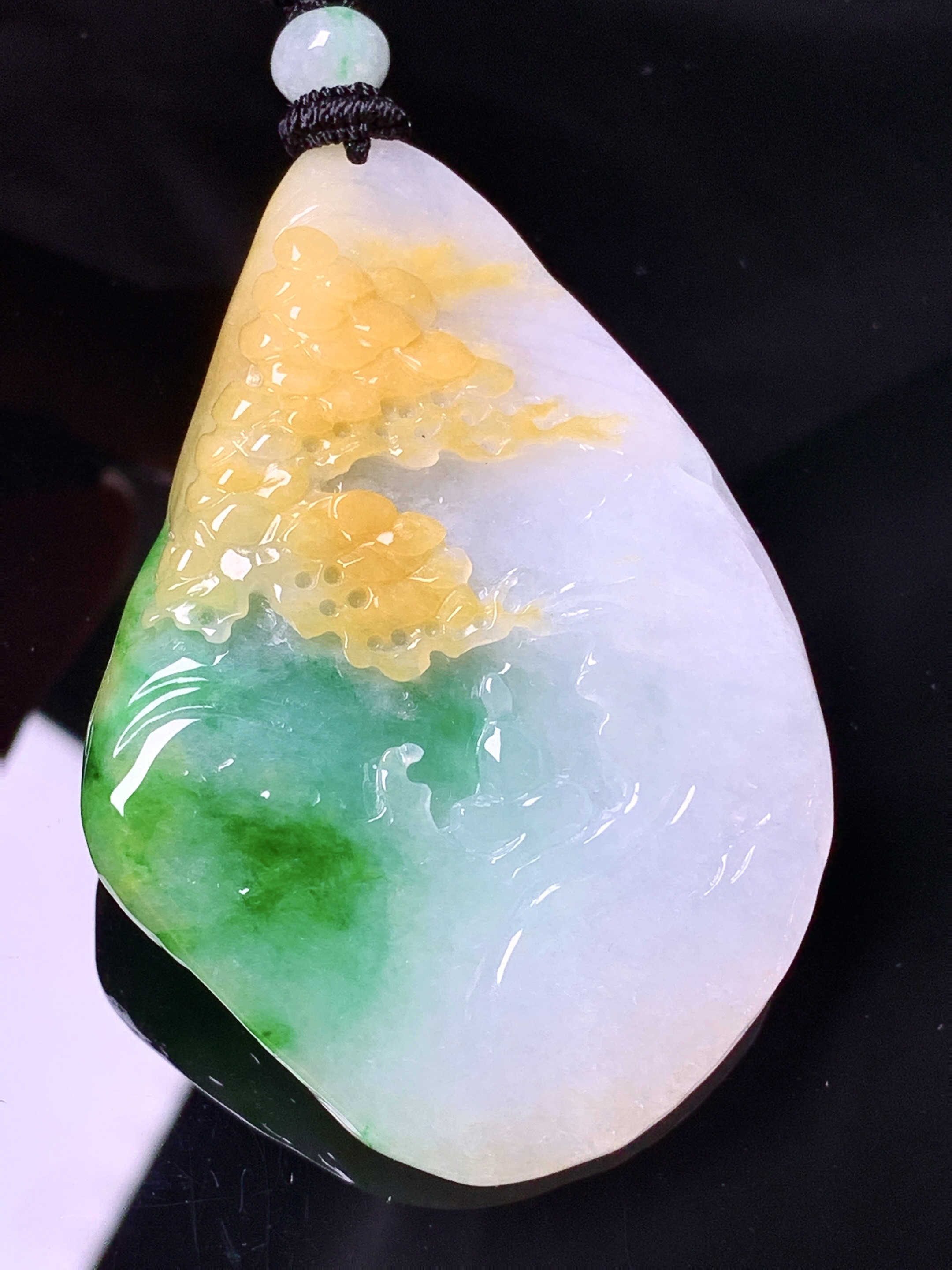 飘黄绿翡悟道山水牌子吊坠 玉质细腻 色泽清新艳丽 整体尺寸57.8*39.5*6.5