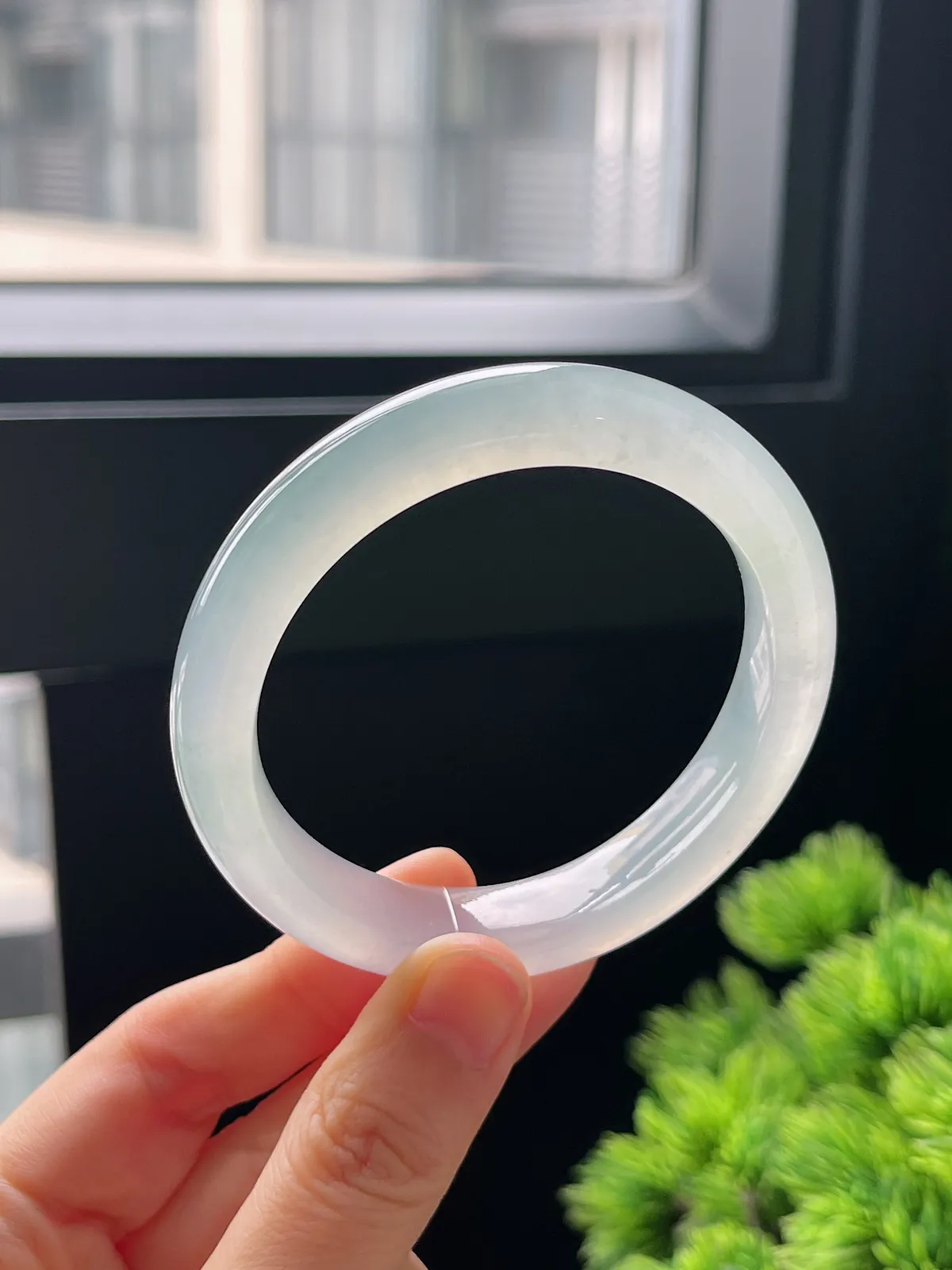 贵妃镯54.6圈口，翡翠冰种白色手镯