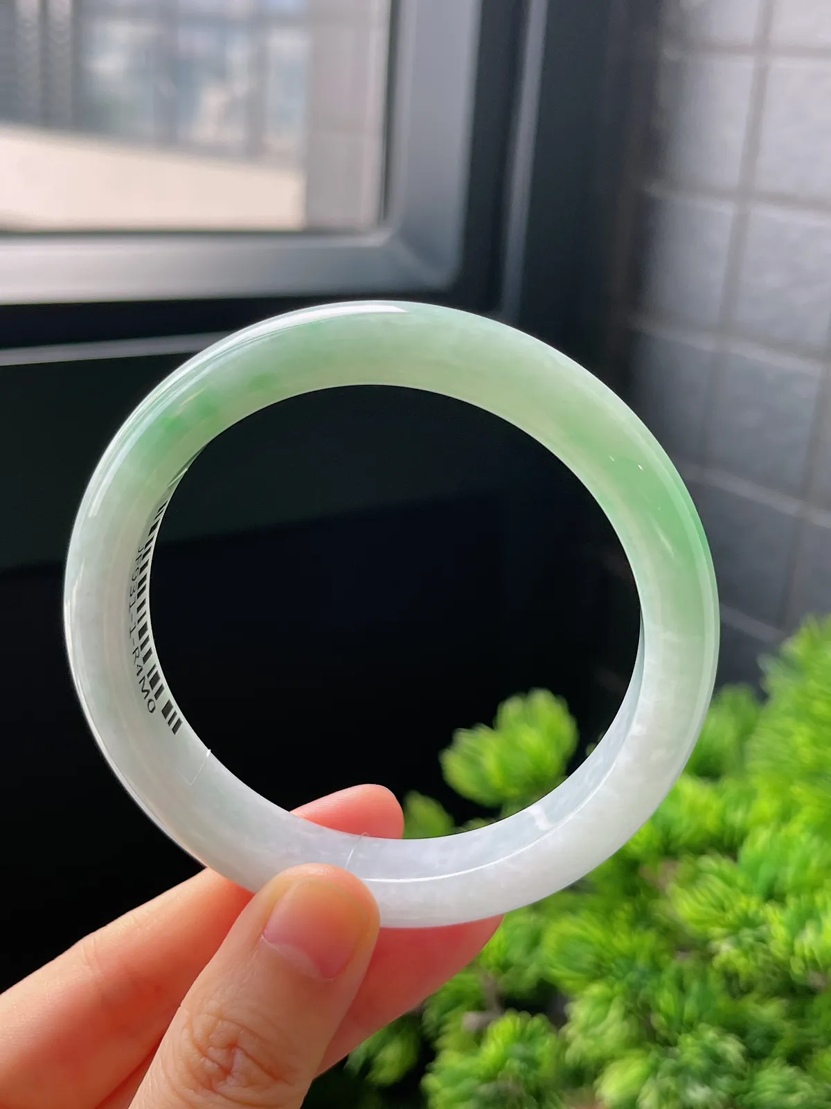 正圈59.6圈口，翡翠糯化种飘绿手镯