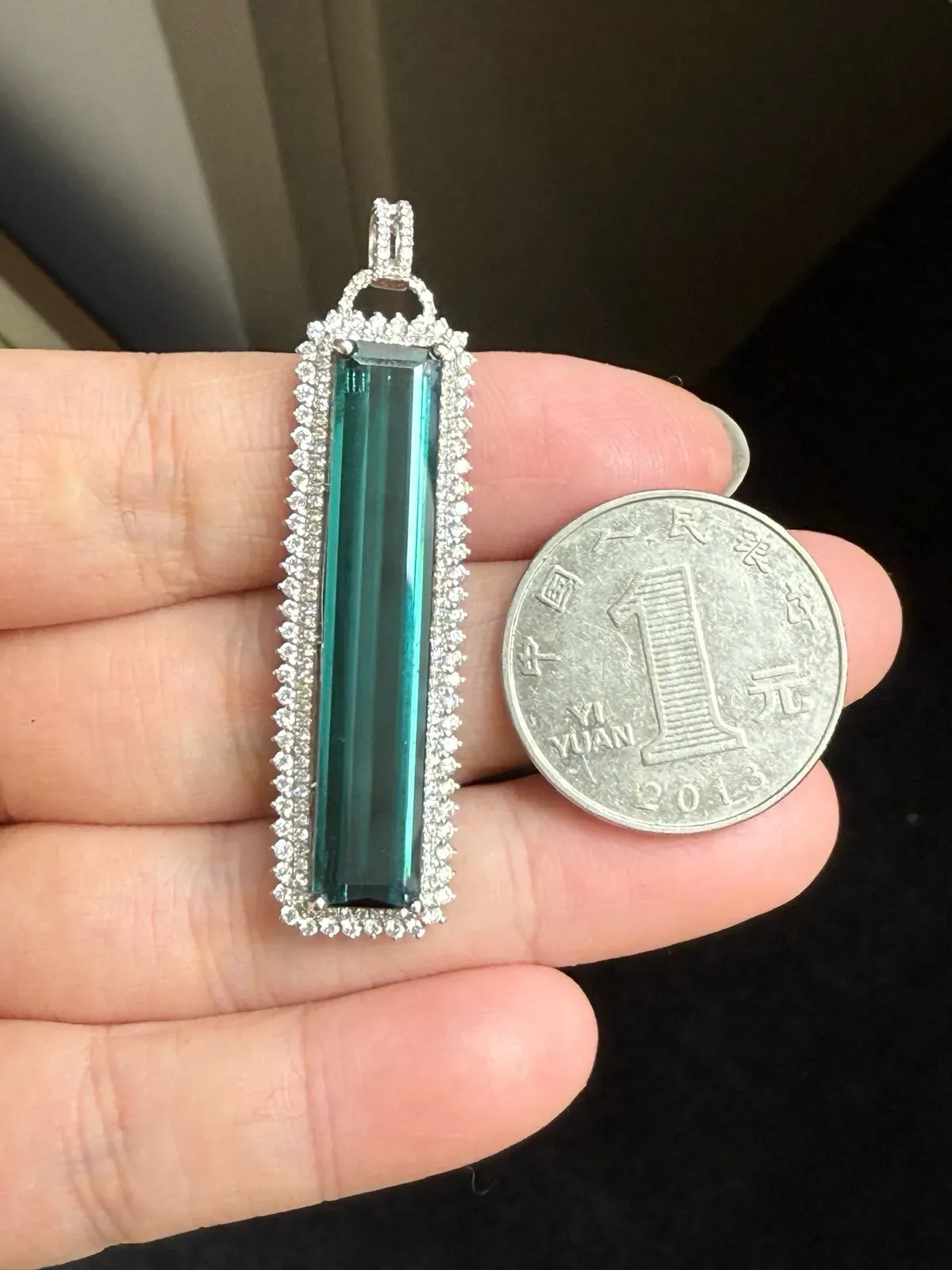 18k金镶嵌天然蓝碧玺吊坠！颜色超美！整体尺寸54.1*13.5mm，重6.414克