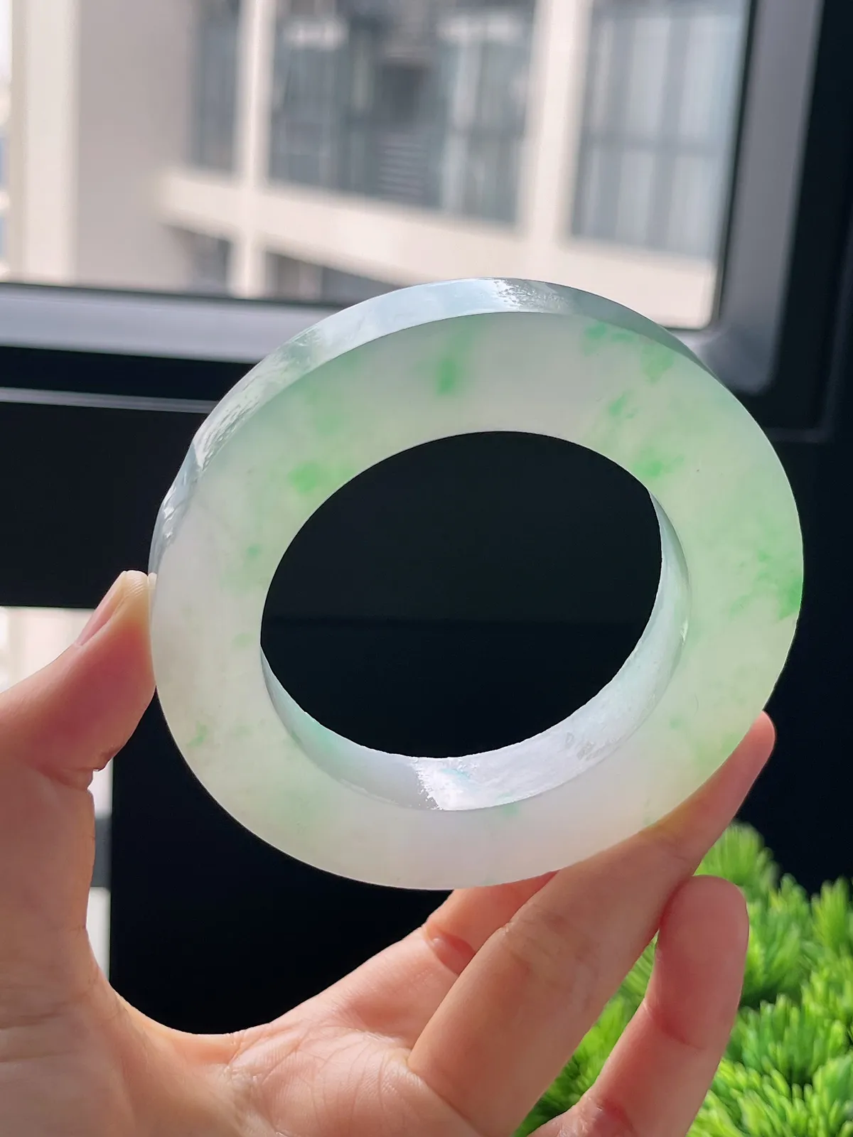 翡翠冰种飘花毛坯，⭕️正圈最大做66.2，圆条最大做62.2，最小做54