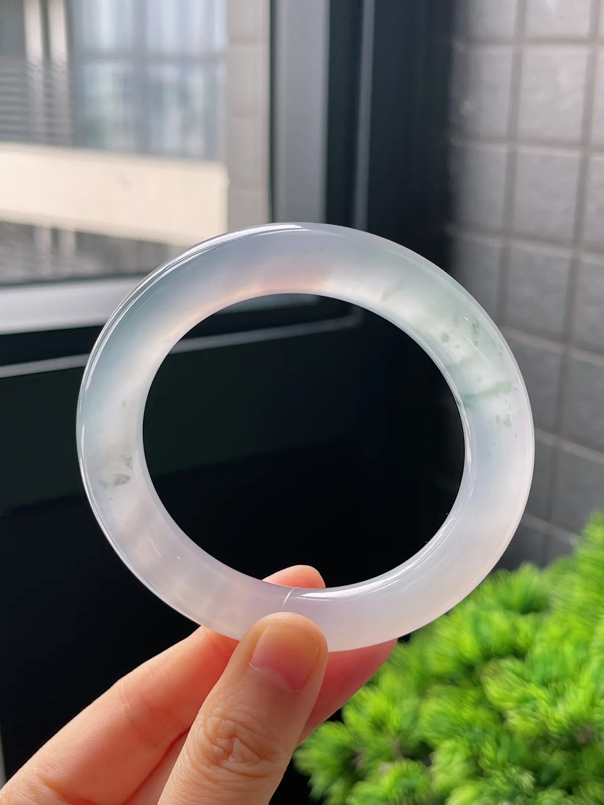 圆镯55.7圈口，翡翠冰种飘花手镯