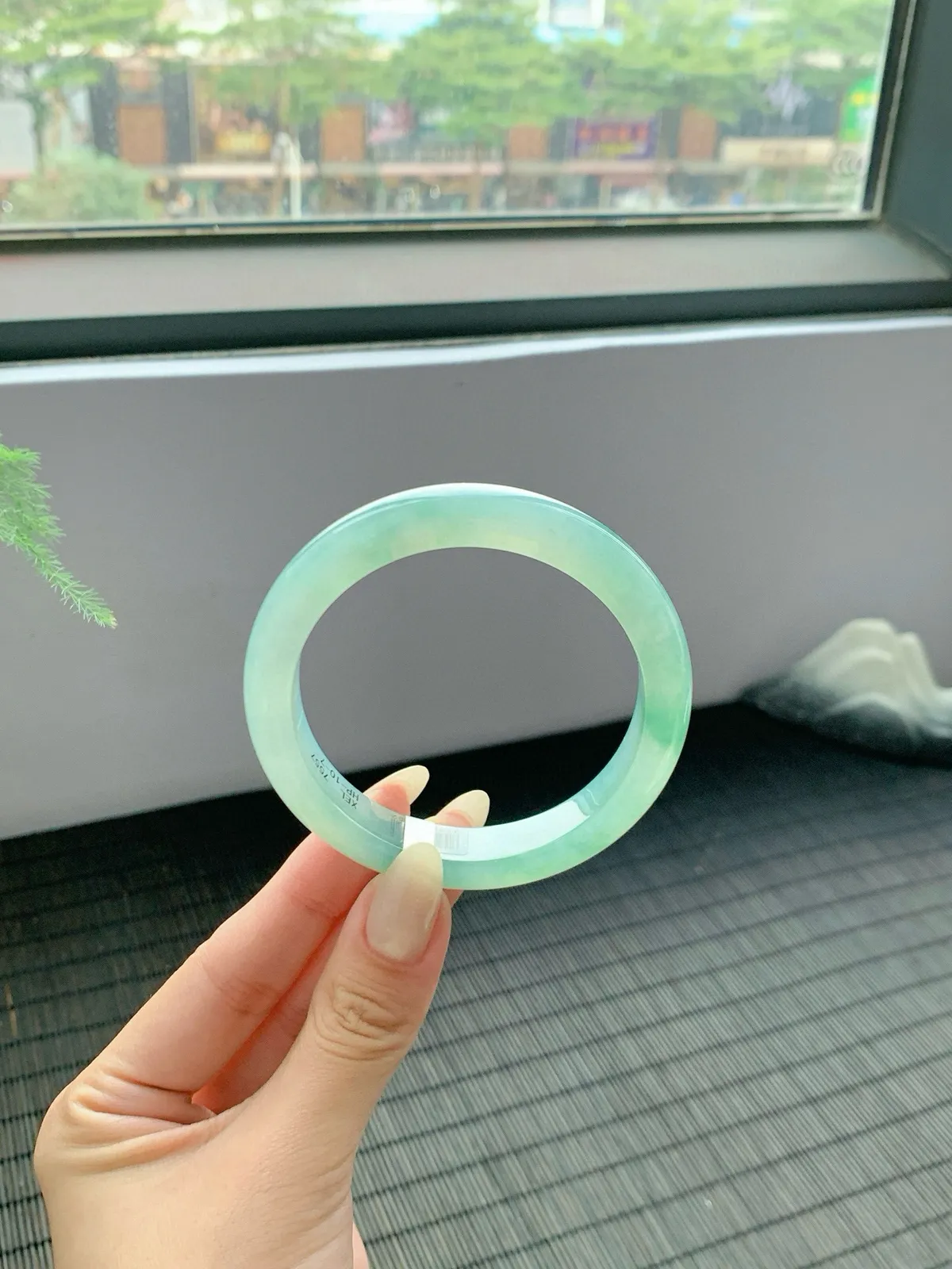 冰飘绿手镯，绿阴不减来时路治愈系底色纯净心灵秋波盈盈 腕间的柔美气质
【尺寸】57-12-8mm