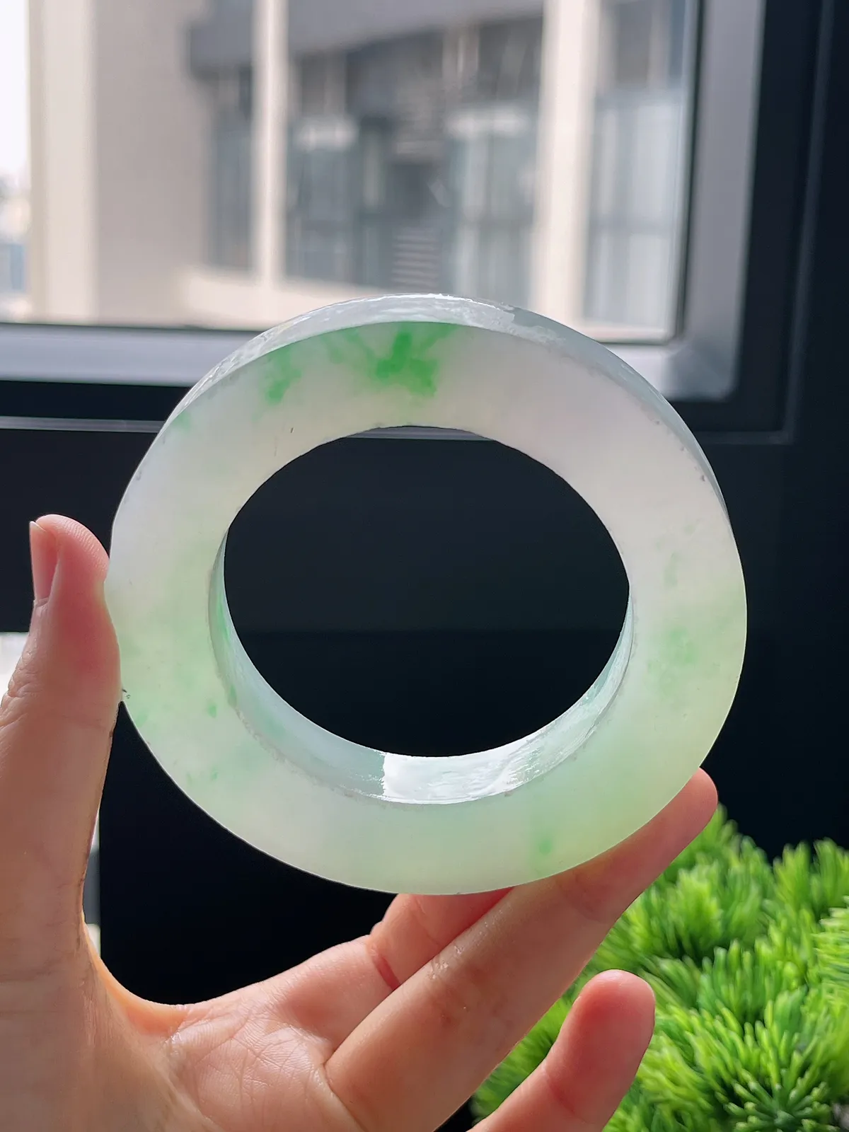 翡翠冰种飘花毛坯，⭕️正圈最大做66.2，圆条最大做62.2，最小做54