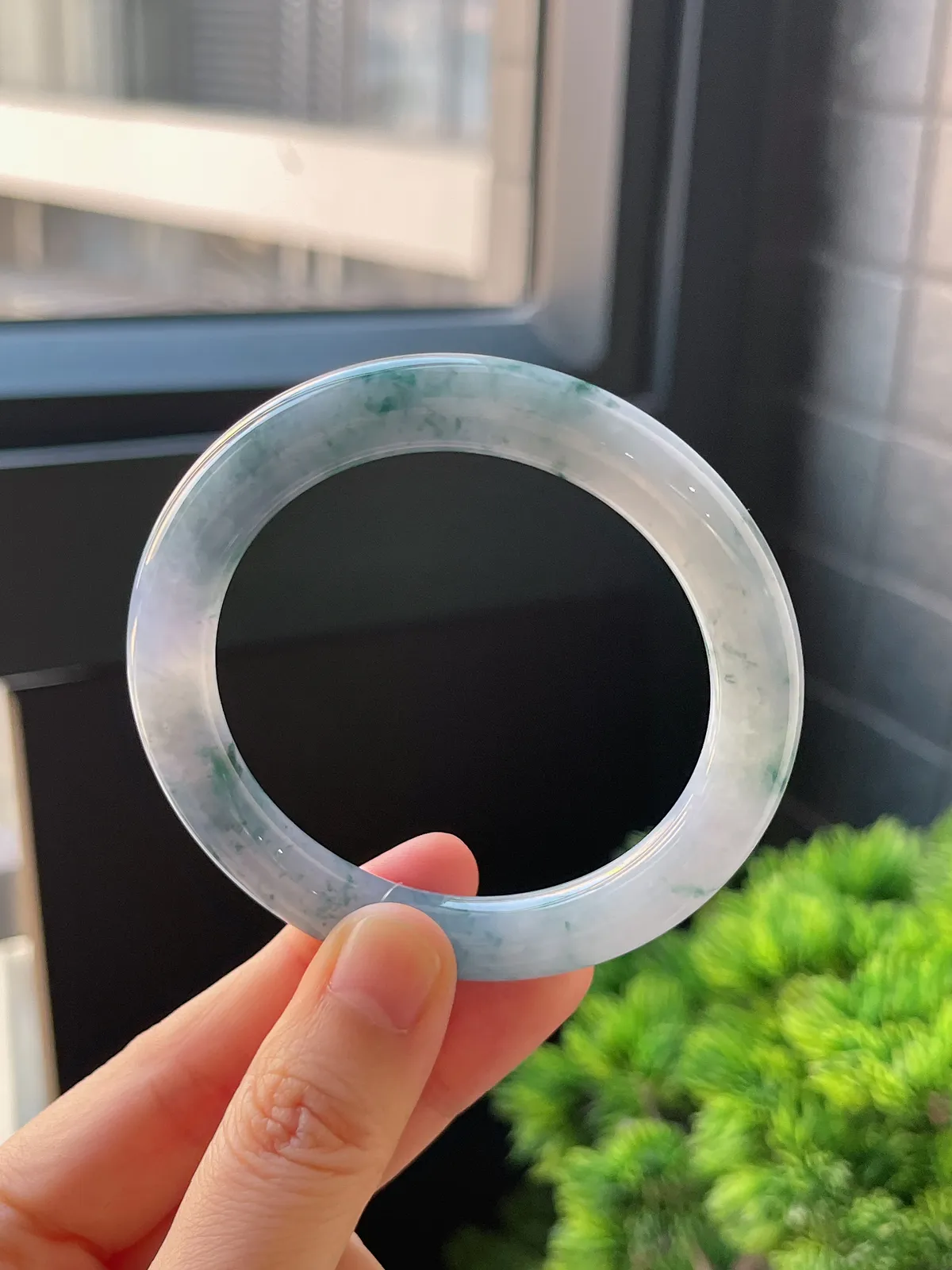 圆镯52圈口，翡翠冰糯种飘蓝绿花手镯