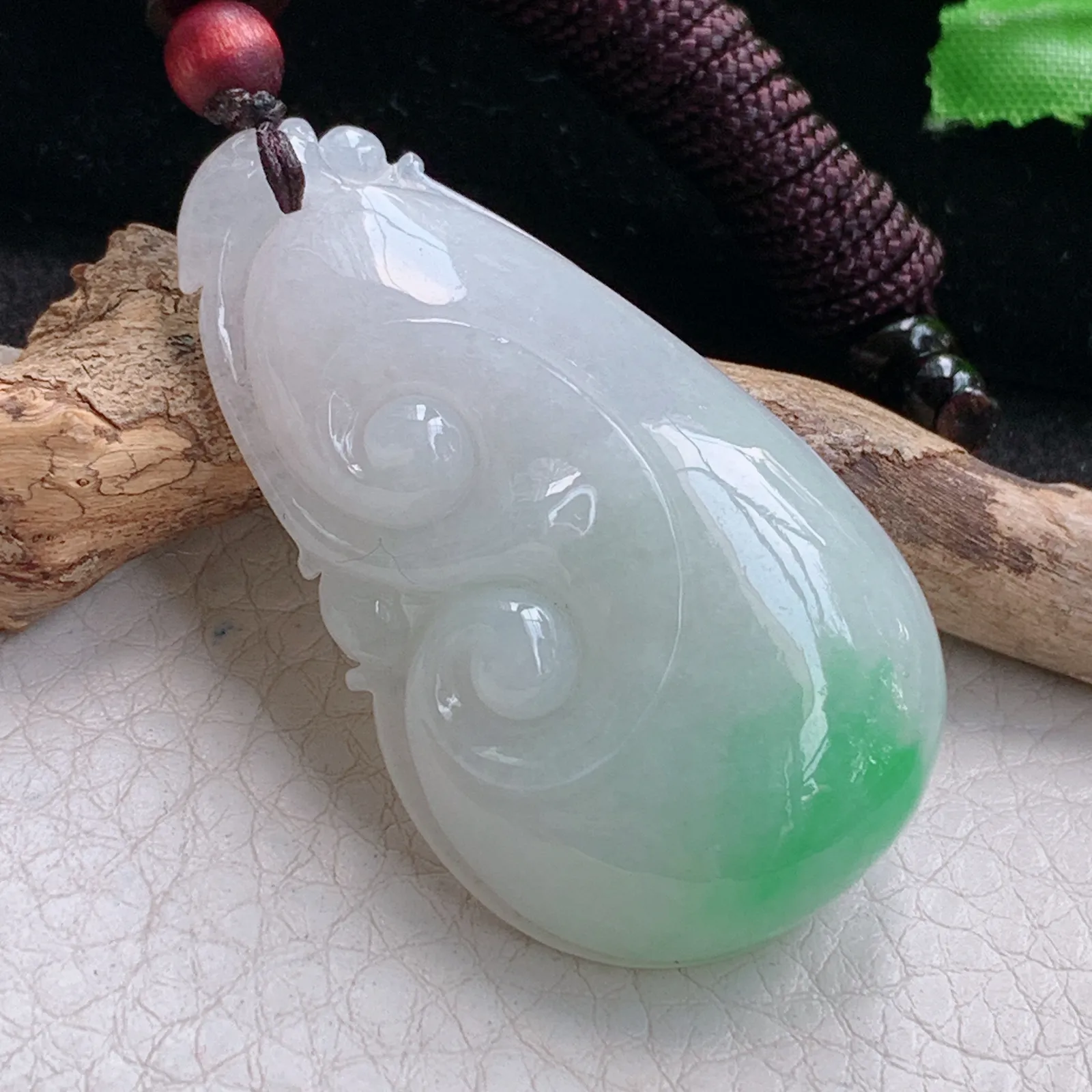 zen实拍49.8*29*10.5缅甸翡翠精美飘绿如意 饱满玉如意玉项坠 玉挂件