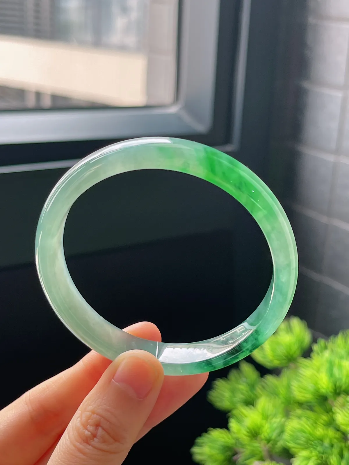 正圈57.3圈口，翡翠冰糯种绿色手镯