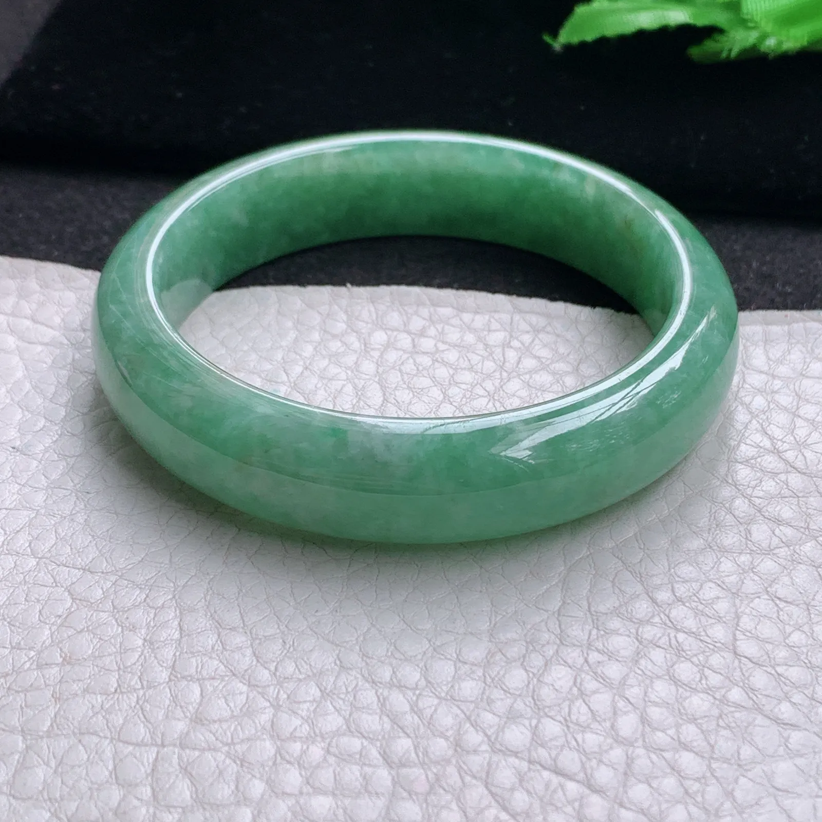 js实拍56*12.6*8平安镯 缅甸翡翠a货玉手镯胶感满绿宽边玉手环