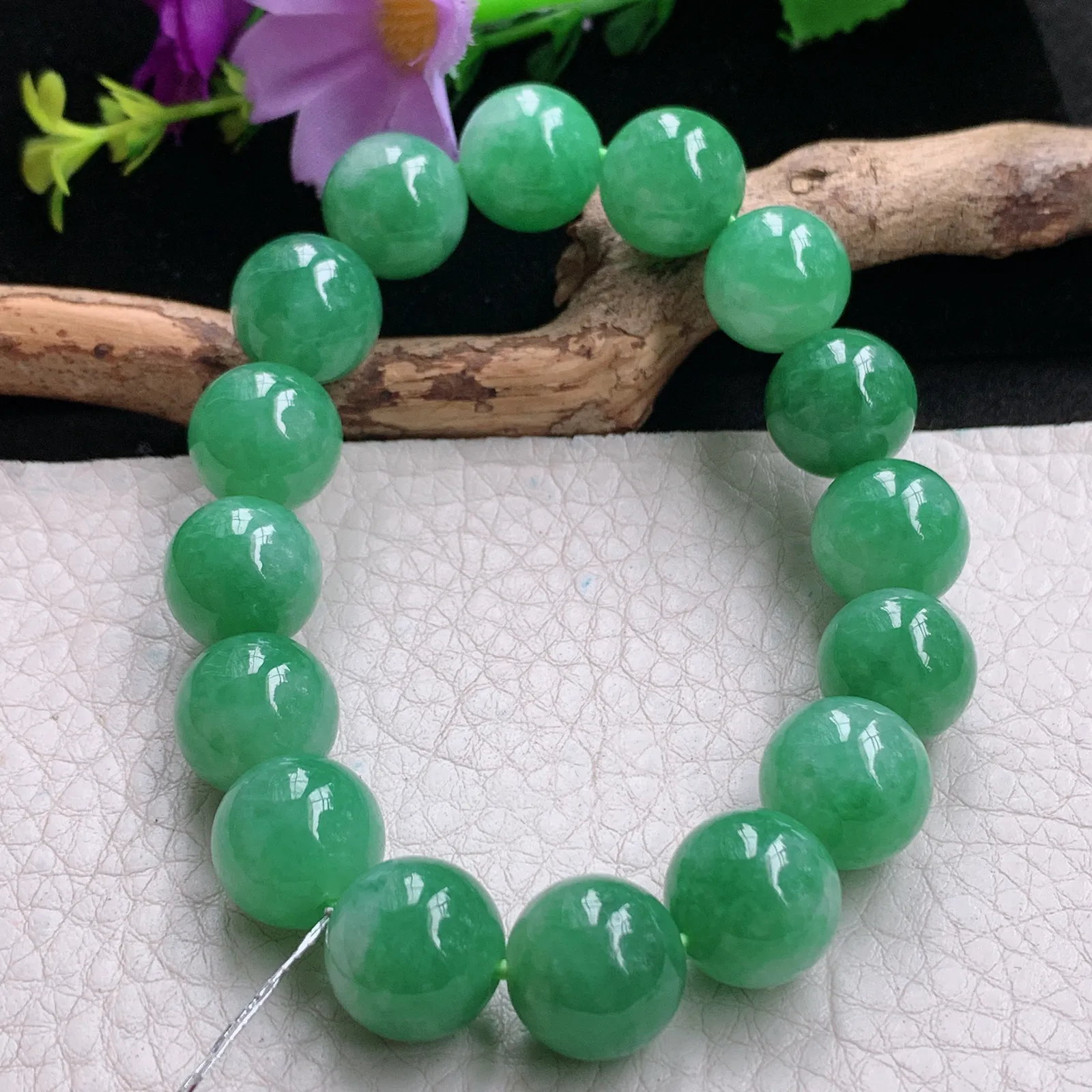 qxm实拍12.3mm缅甸翡翠精雕满绿圆珠，财运亨通玉手链 玉手串