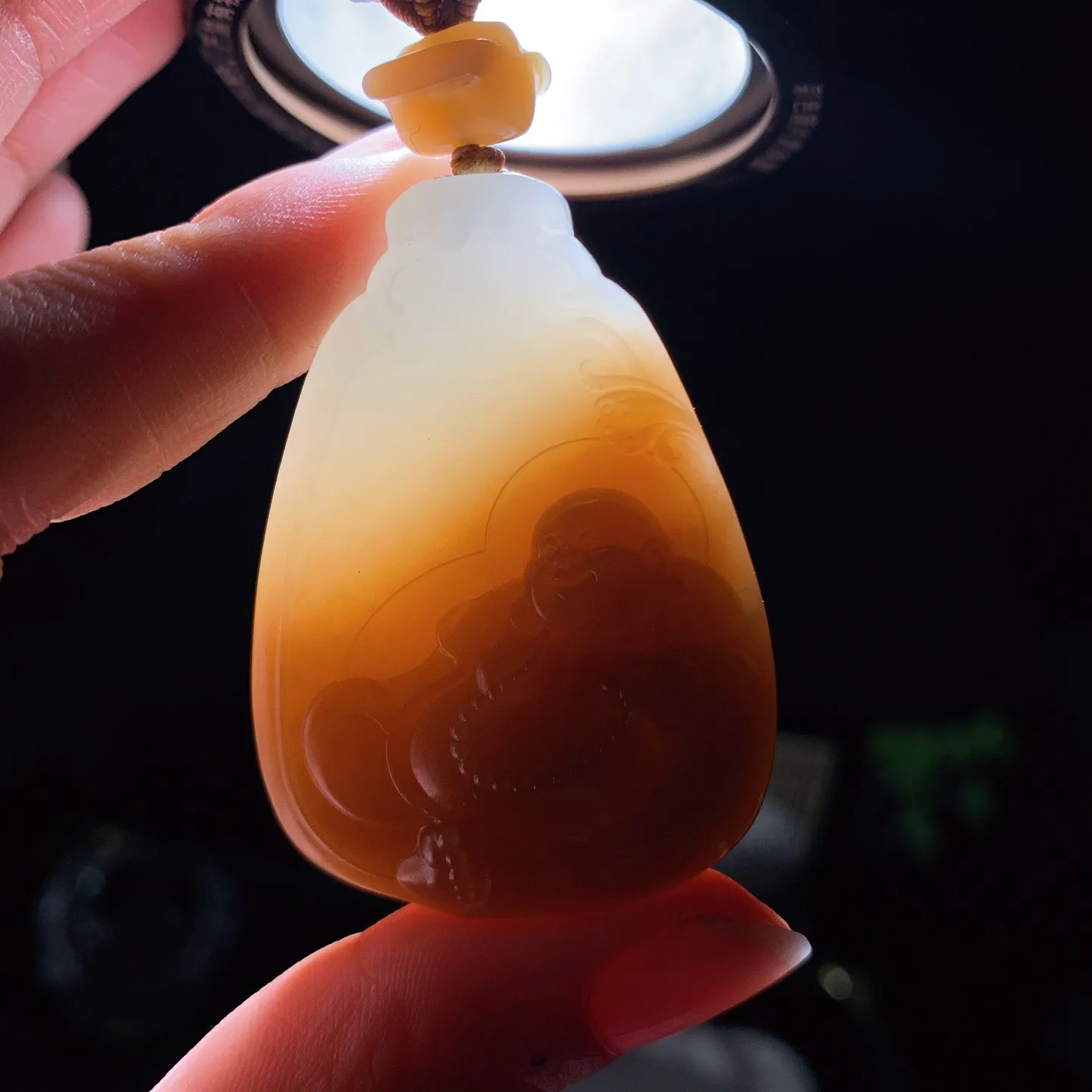 新疆和田玉白玉且末糖佛引福来牌子挂件 尺寸49/35/14重44克 玉质细腻油润。手推出油。佩高端典雅。lt060129