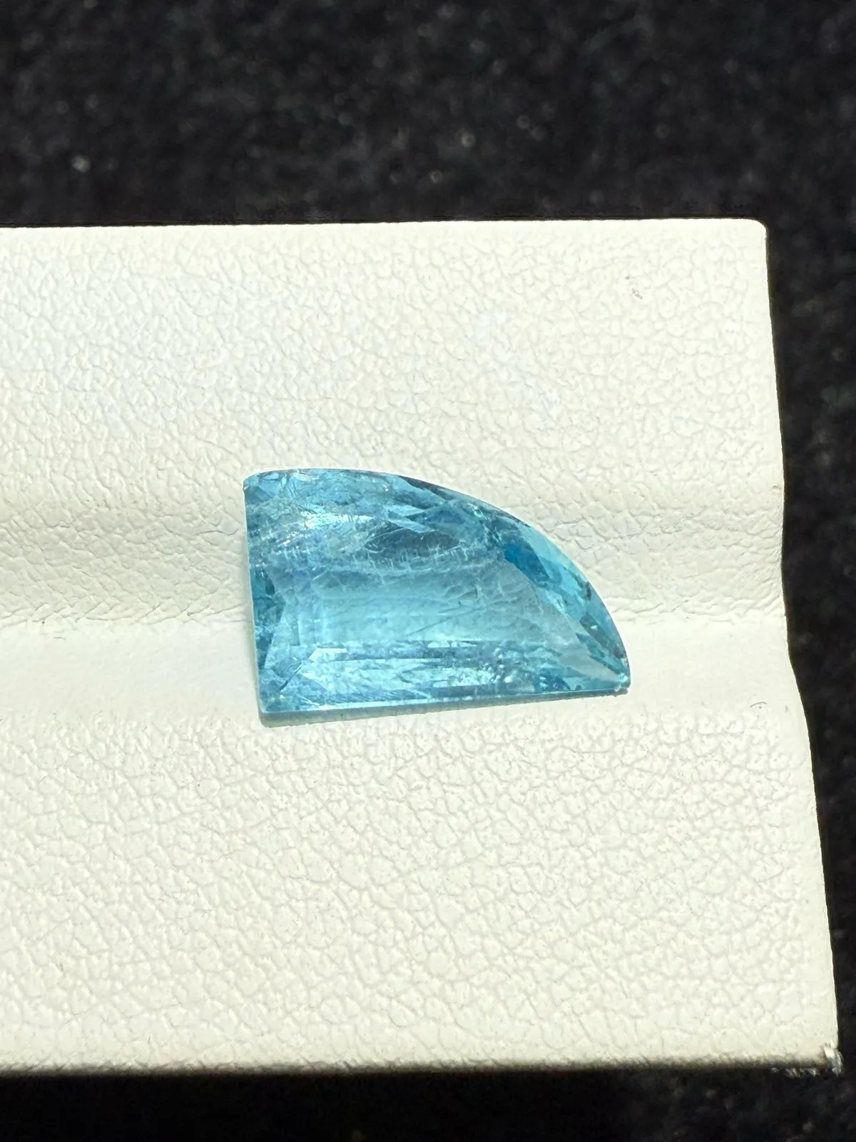 4.185ct天然圣玛利亚海蓝宝裸石，尺寸13*8.3*5.7 毫米，晶体微棉，颜色美艳