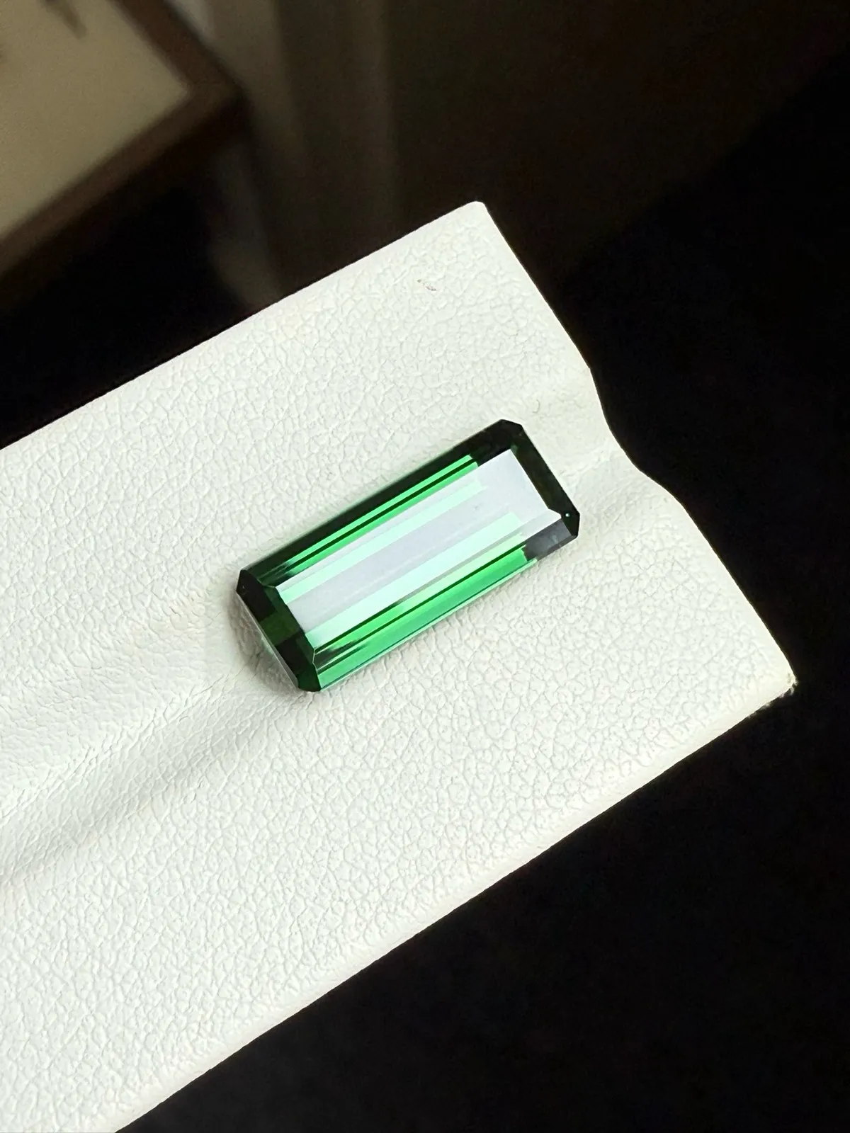 7.84ct天然绿碧玺裸石，尺寸16.8*7.1*6.1 毫米，晶体通透，颜色美艳