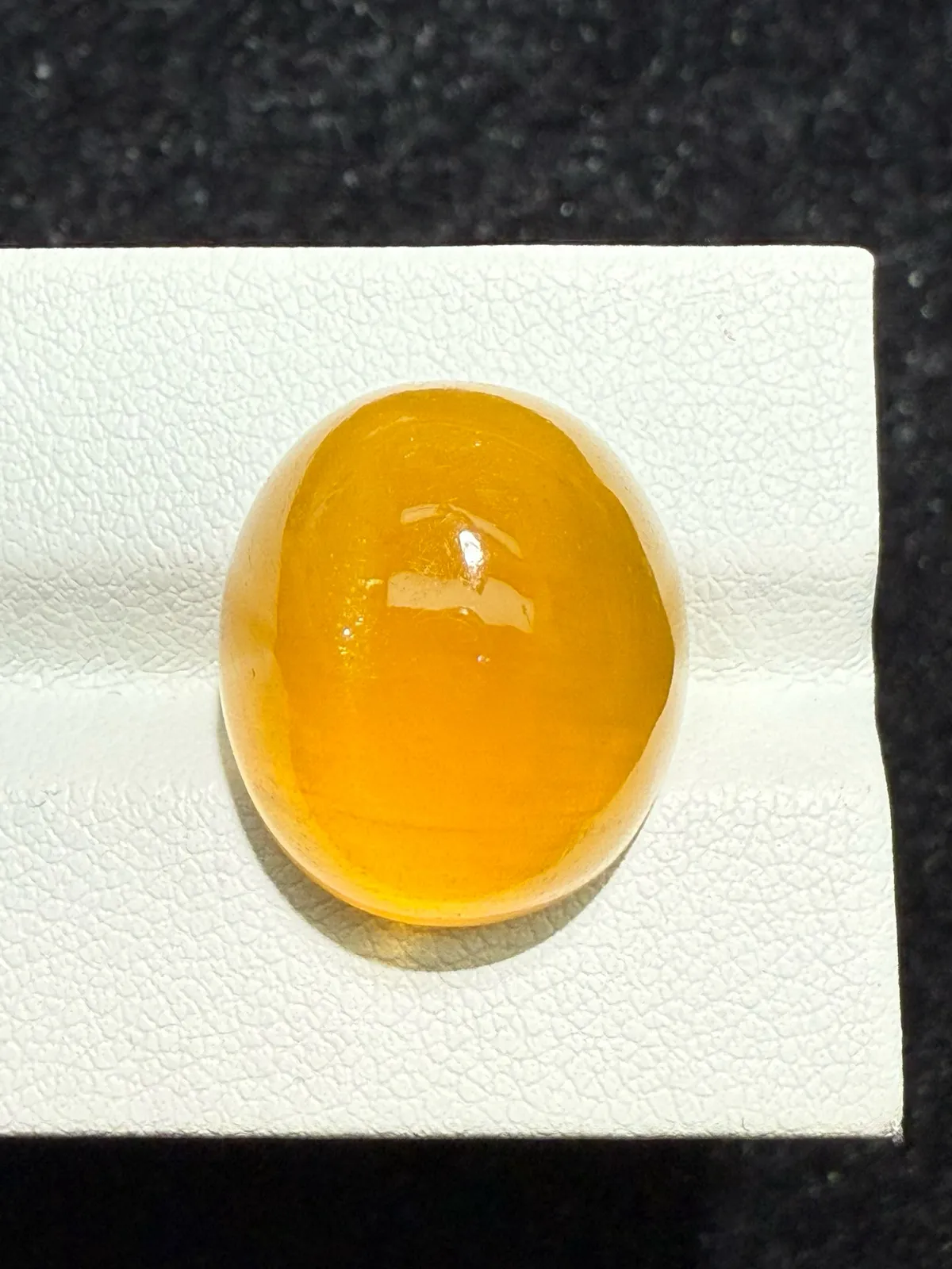 22.7ct天然绿柱石猫眼裸石，尺寸18.2*15.8*10.3 毫米，晶体通透，颜色美艳