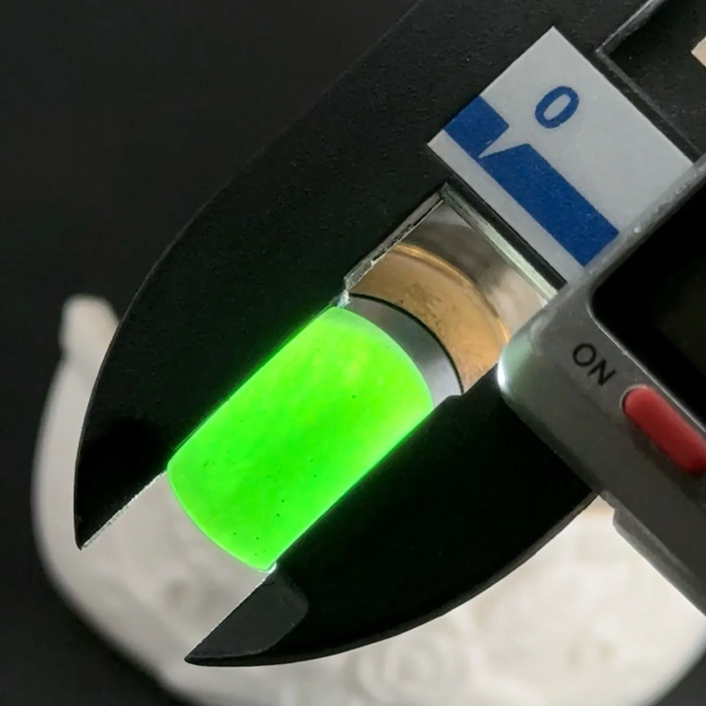 精品墨翠马鞍裸石戒面 种好色正 黑度极好 打灯通透 油性十足 尺寸15.9