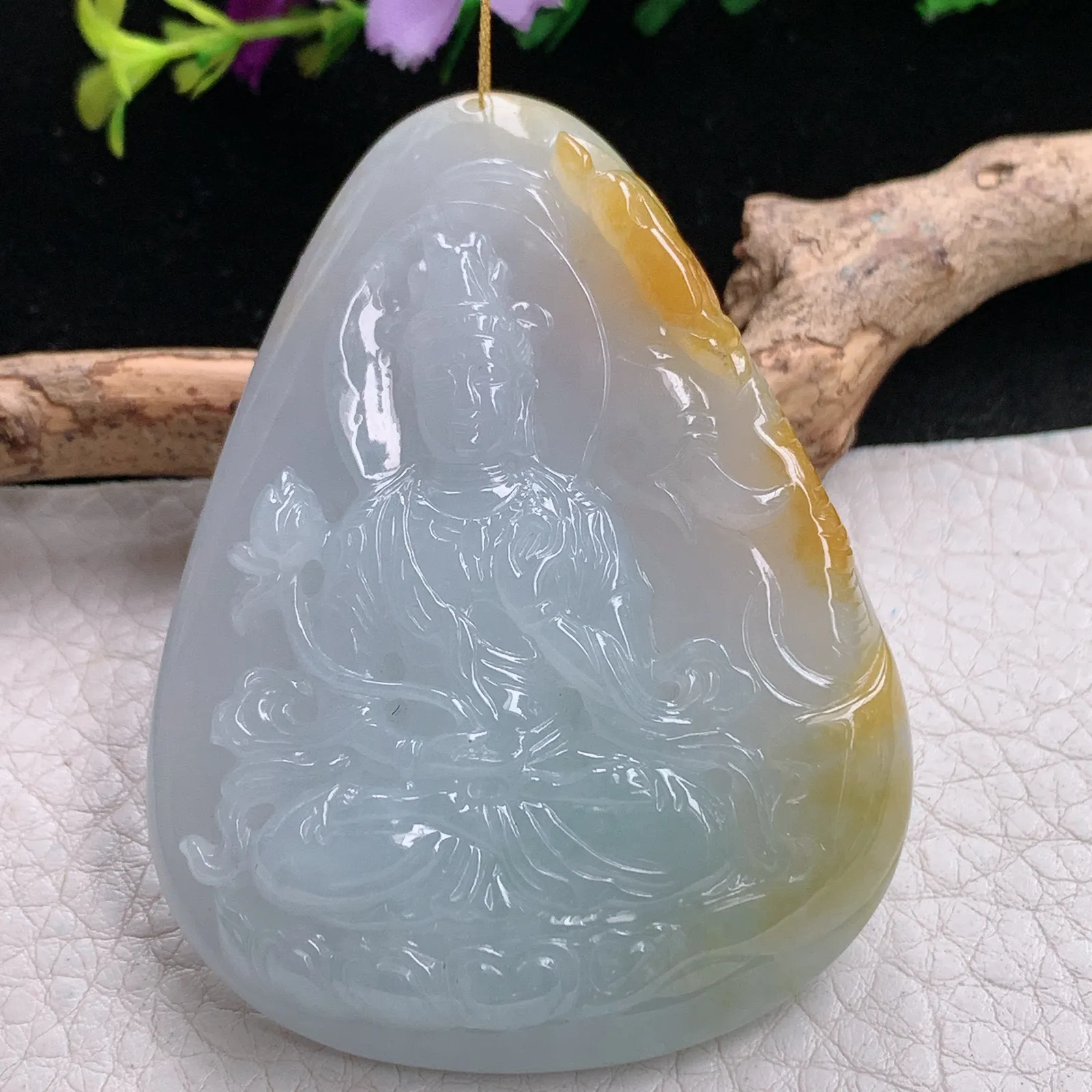 ws实拍66*50*12.2缅甸翡翠精雕清新双彩持莲观音玉吊坠 玉挂件