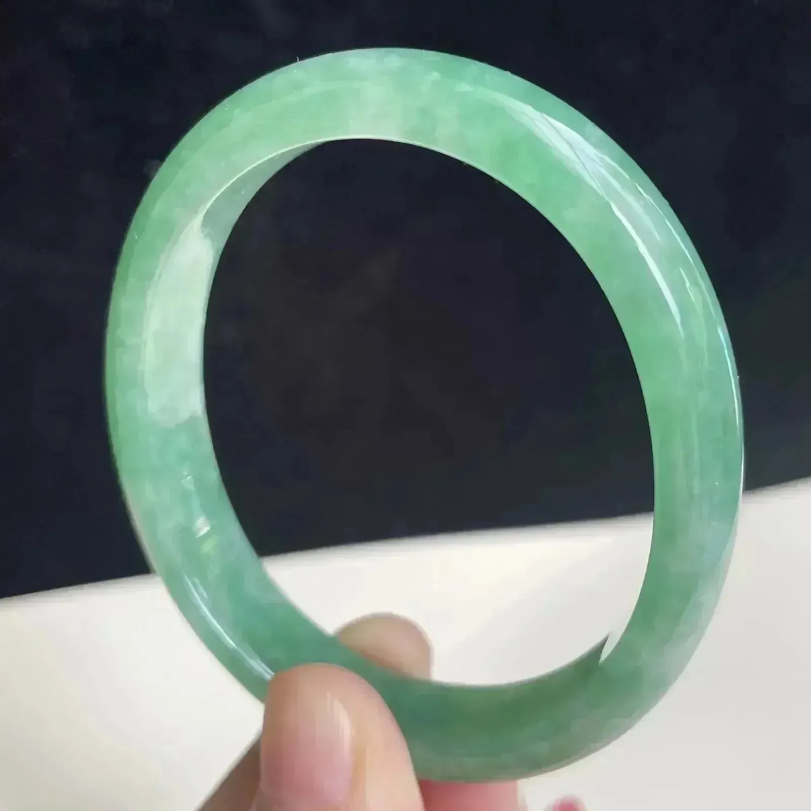 54.4*46.5mm天然翡翠A货满绿水润贵妃玉手镯33.88克