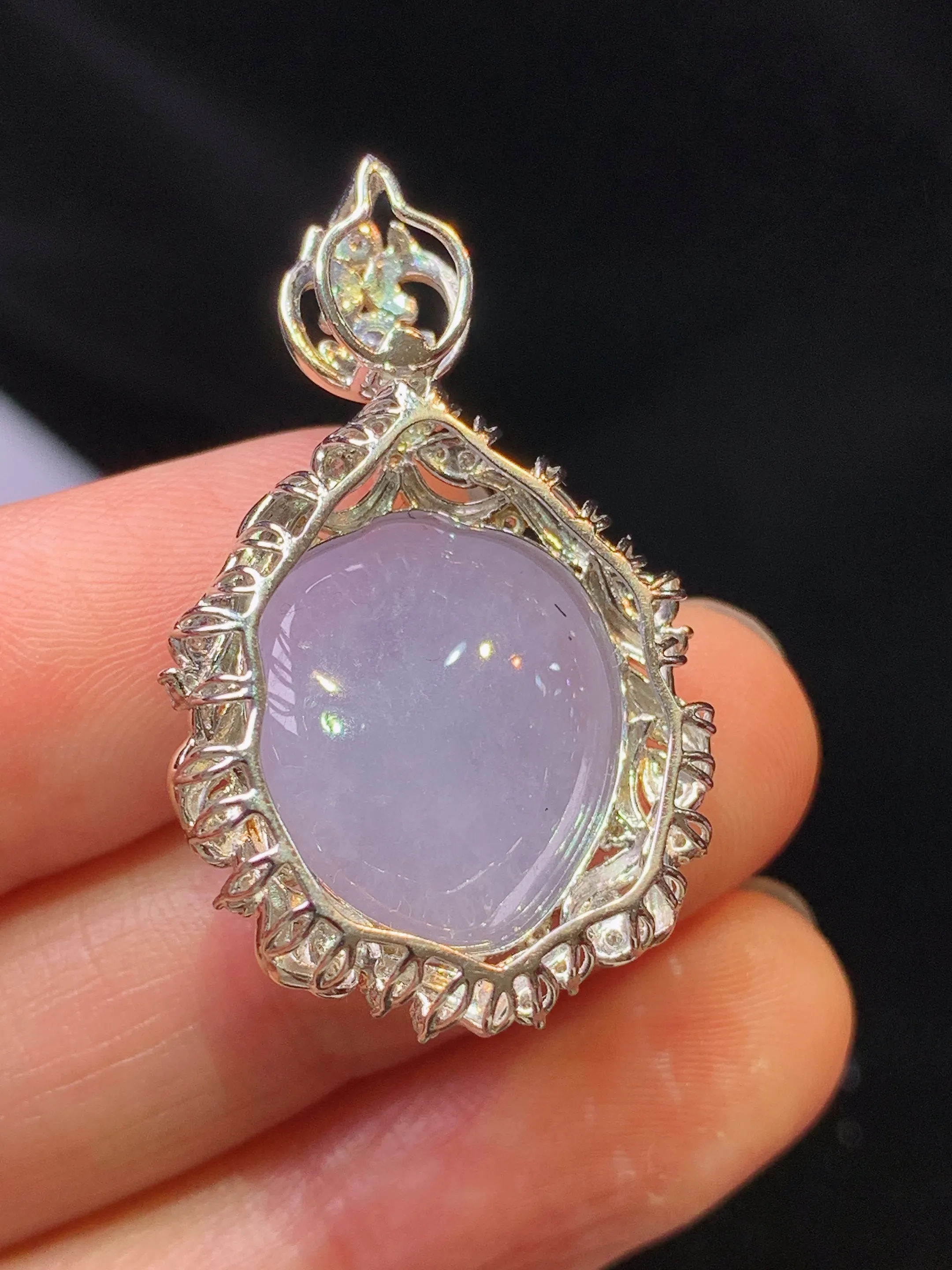 18k金钻镶嵌紫罗兰寿桃吊坠 玉质细腻 色泽清新艳丽 整体尺寸34*21*11.6