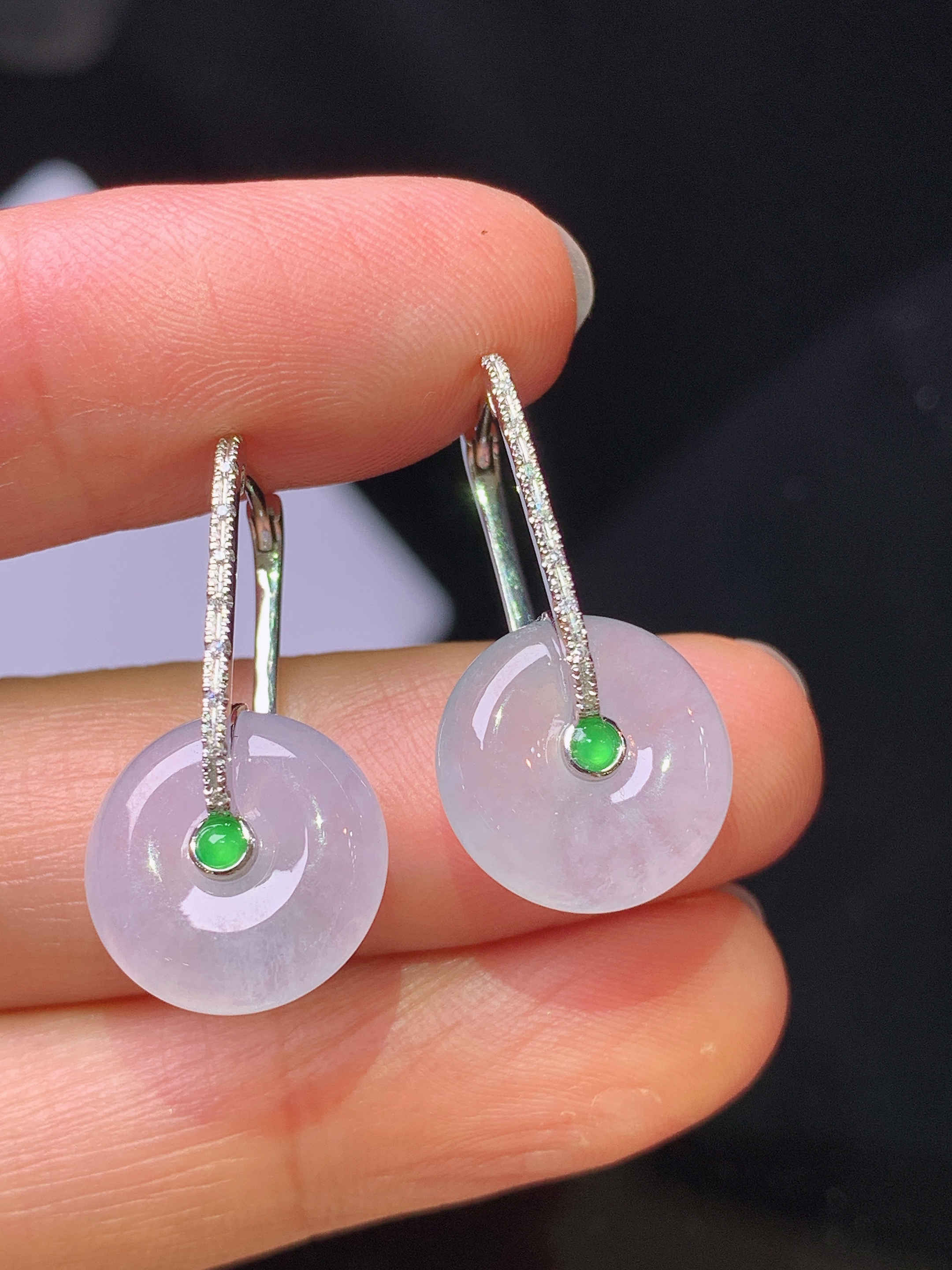 18k金钻镶嵌冰种平安扣耳坠 玉质细腻 色泽清新艳丽 整体尺寸24*12.6*5.2