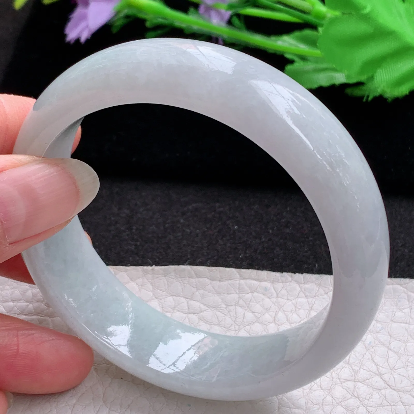 js实拍58*17*8.3轮胎镯 缅甸翡翠a货玉手镯胶感浅绿大气宽边玉手环