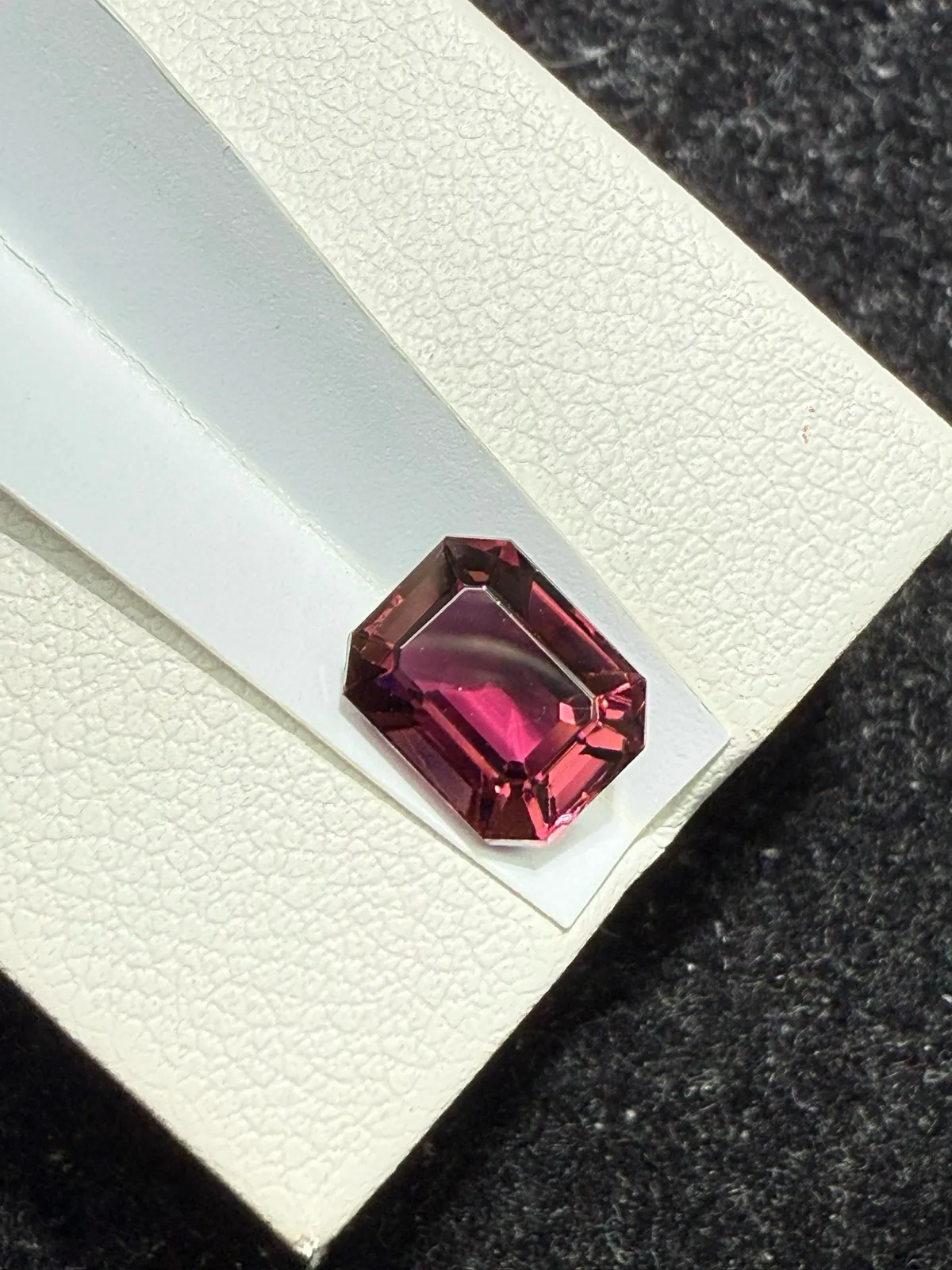 2.17ct天然红碧玺裸石，尺寸8.3*6.5*4.9 毫米，晶体通透，颜色美艳