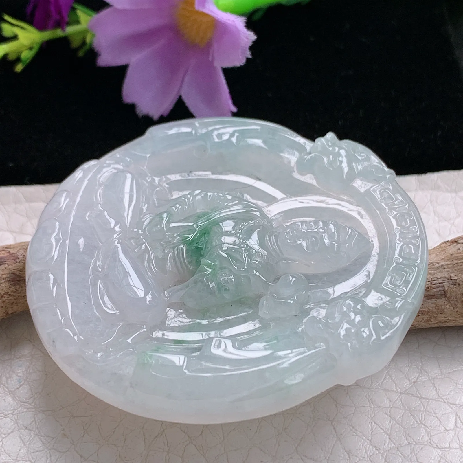 ws实拍53.4*50.8*7缅甸翡翠精雕清新飘花持莲观音 玉观音玉吊坠 玉挂件