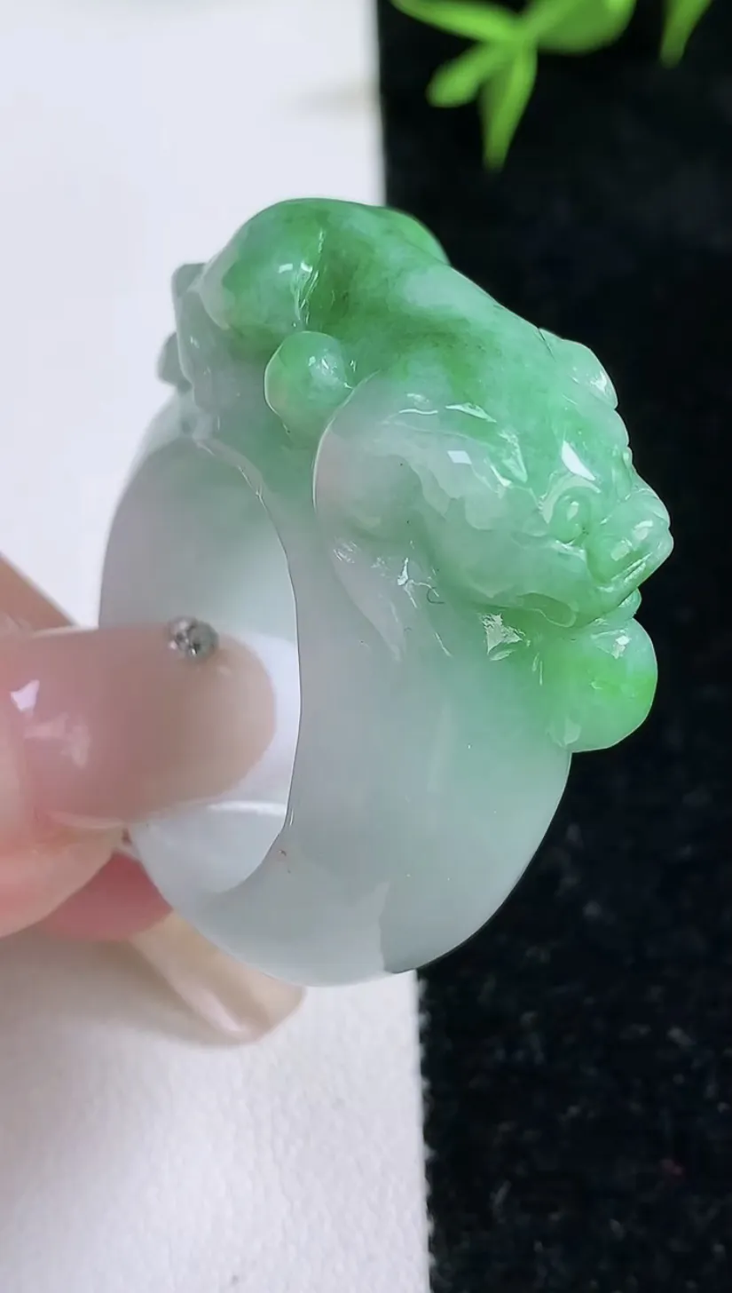 翡翠a货飘绿貔貅指环扳指，尺寸22-34.4-14.3-14，重量:26.69g