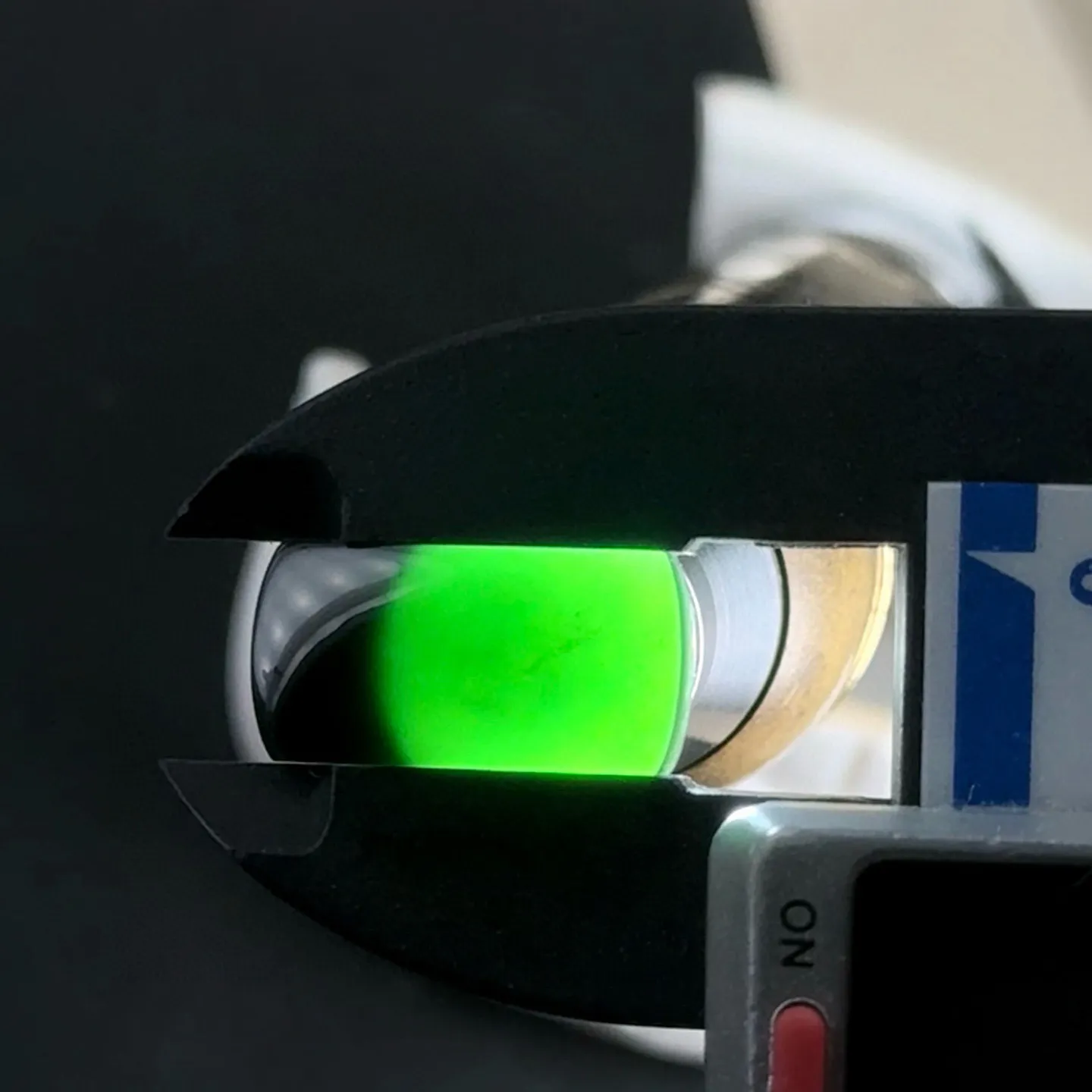 精品墨翠马鞍裸石 种好色正 黑度极好 打灯通透 尺寸17.9