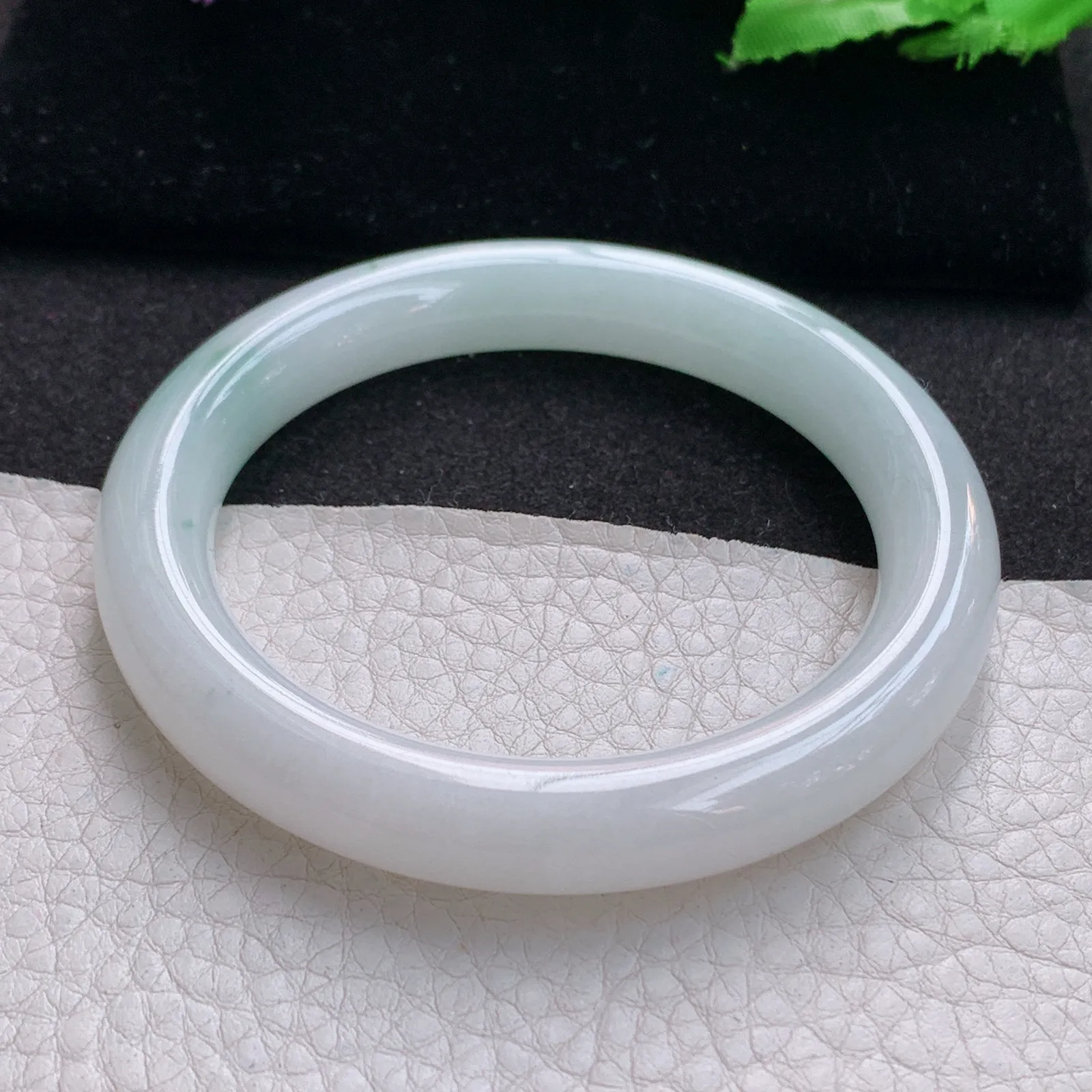 ss实拍56*10美人镯 缅甸翡翠a货玉手镯飘绿花清爽圆条叮当镯