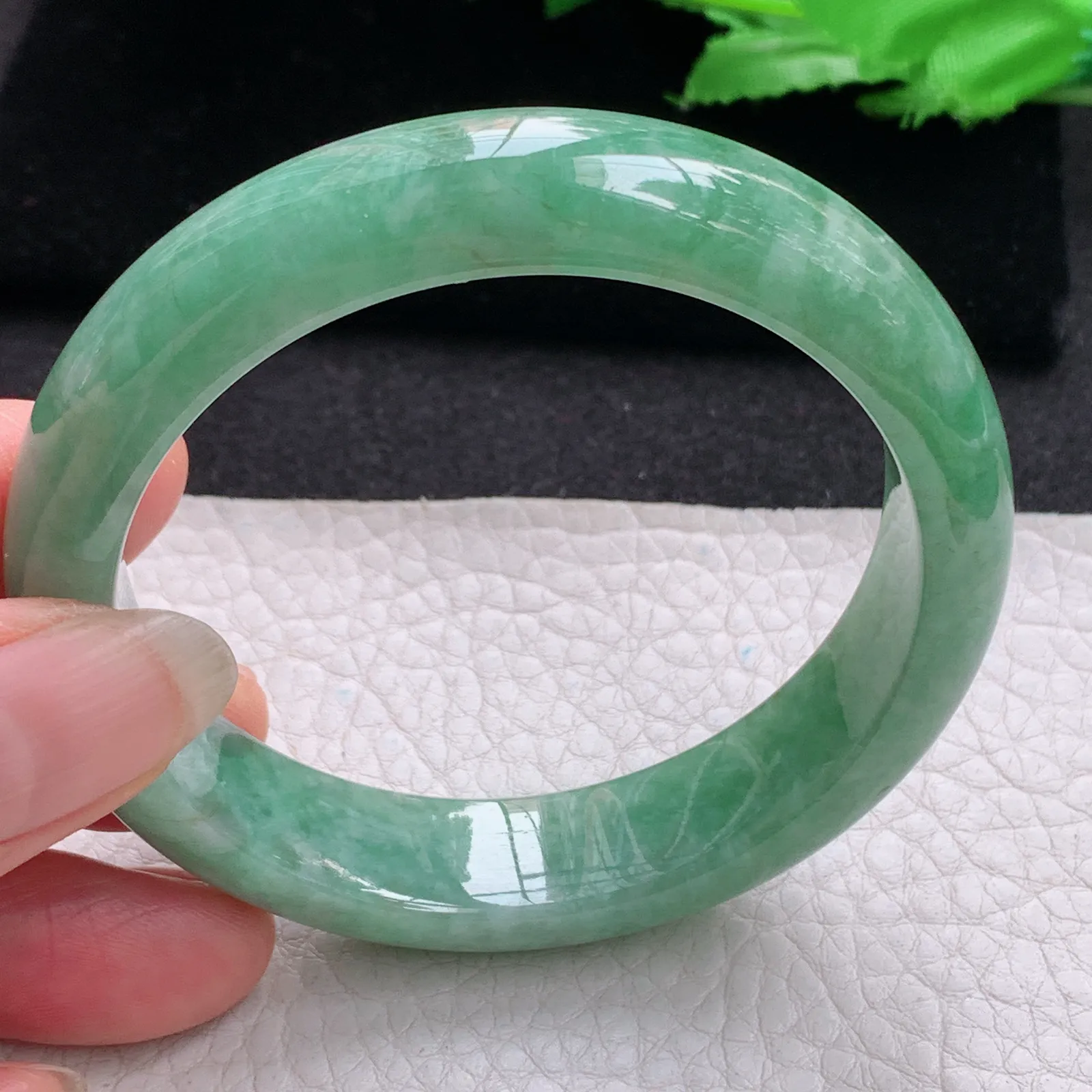 js实拍56*12.6*8平安镯 缅甸翡翠a货玉手镯胶感满绿宽边玉手环