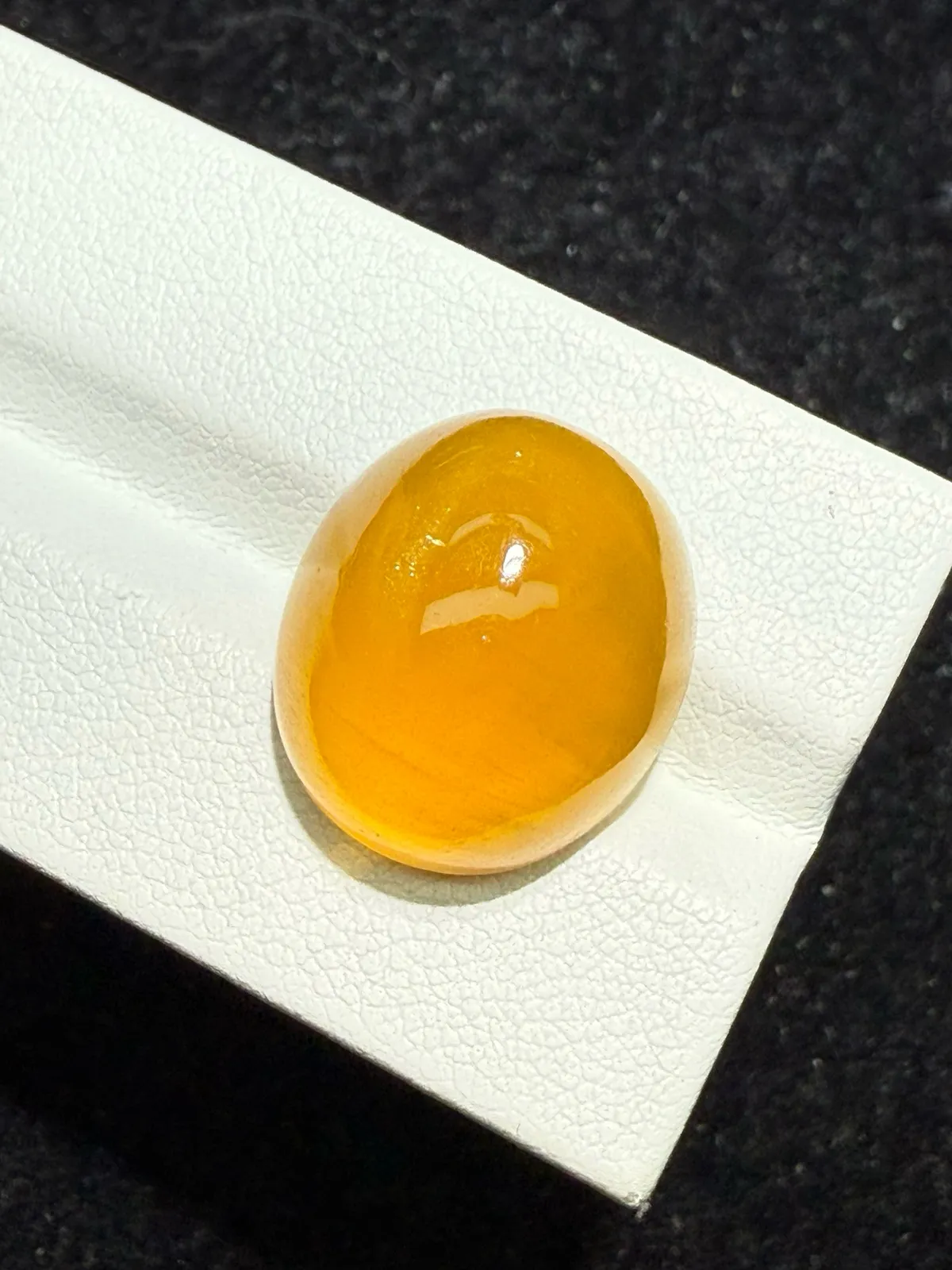 22.7ct天然绿柱石猫眼裸石，尺寸18.2*15.8*10.3 毫米，晶体通透，颜色美艳