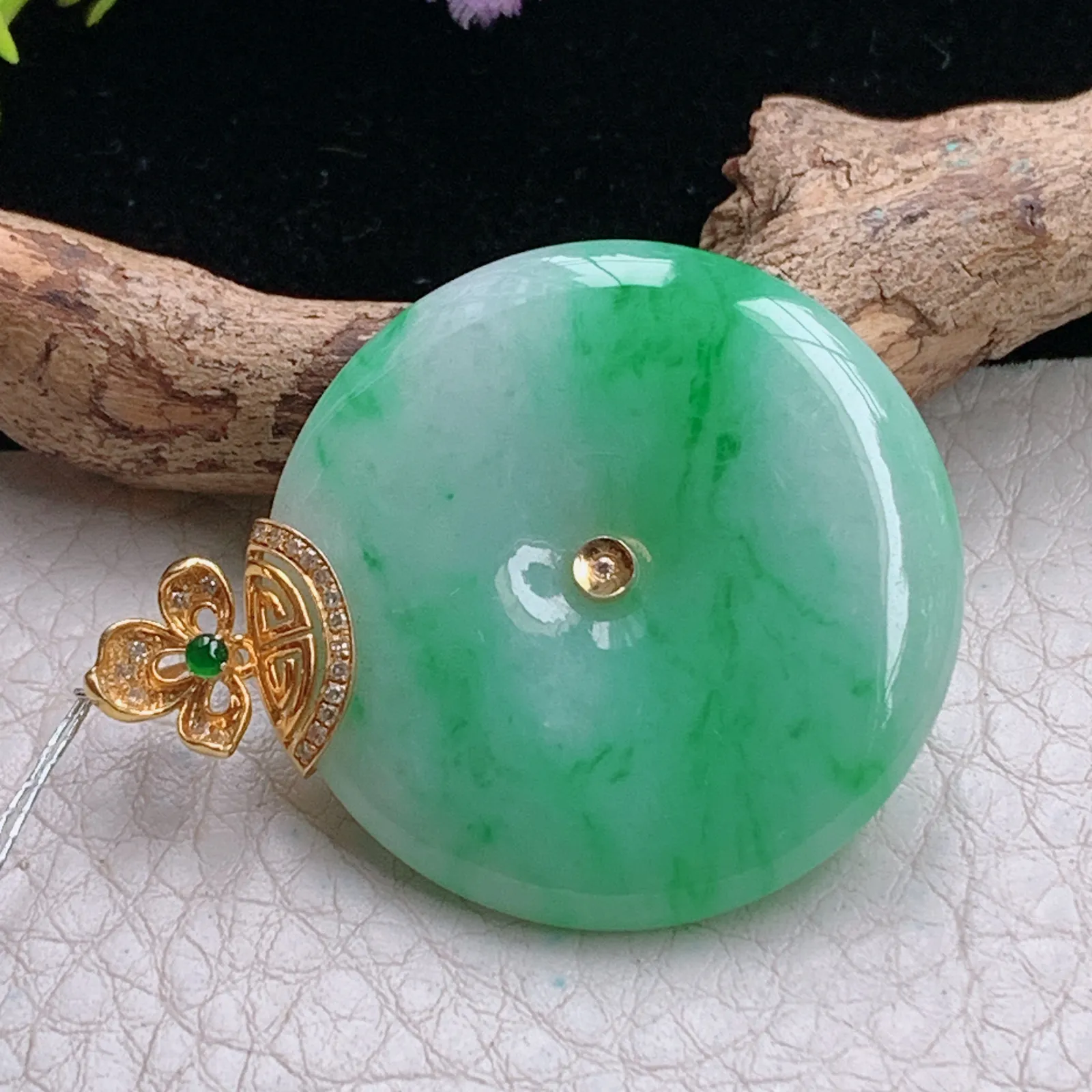 qxm实拍40.5*32.3*5.5缅甸翡翠精雕飘绿平安扣 玉扣玉吊坠 玉挂件