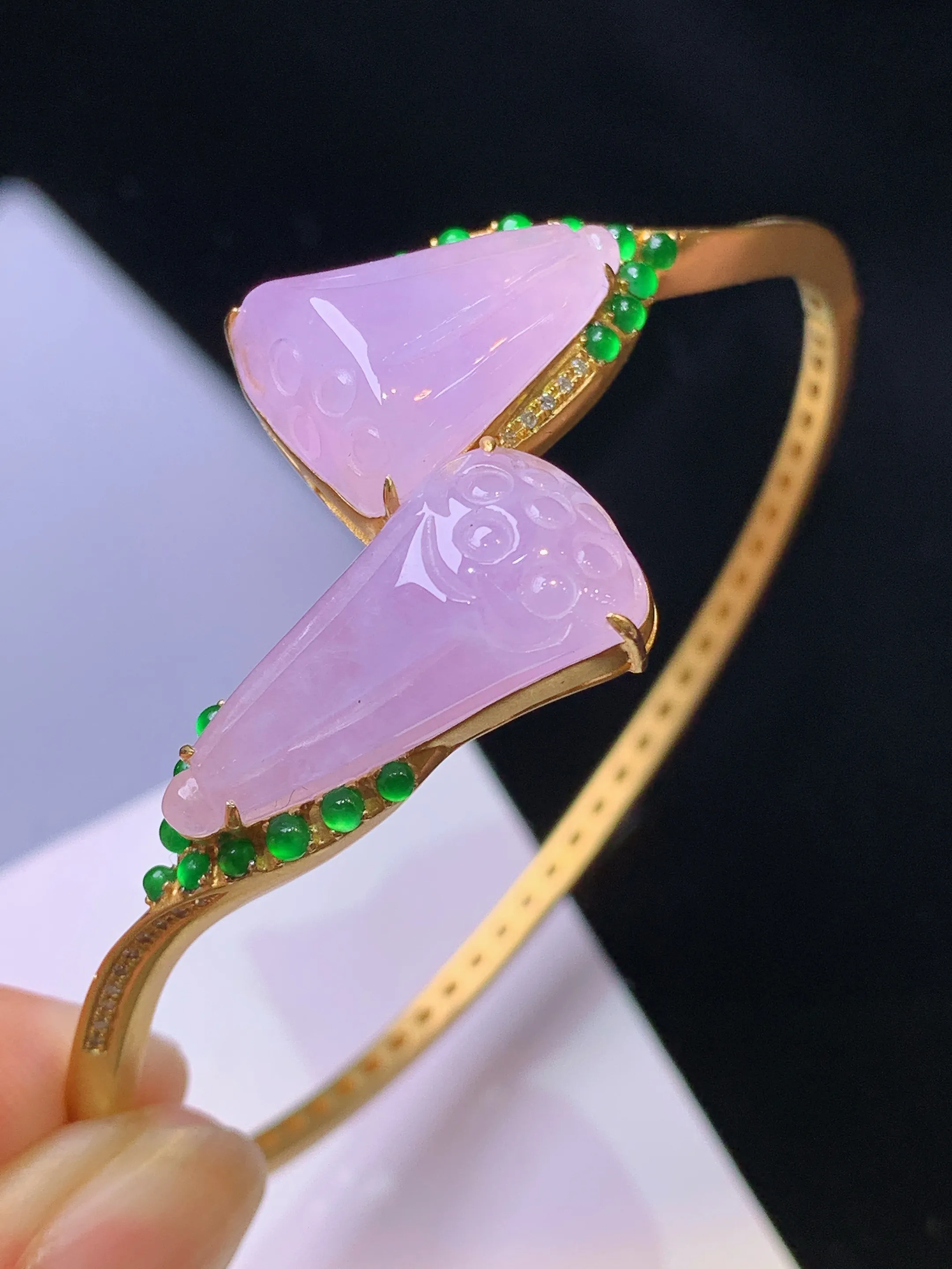 18k金钻镶嵌紫罗兰莲蓬手镯 玉质细腻 色泽清新艳丽 圈口58 整体尺寸17.3*12.5*7