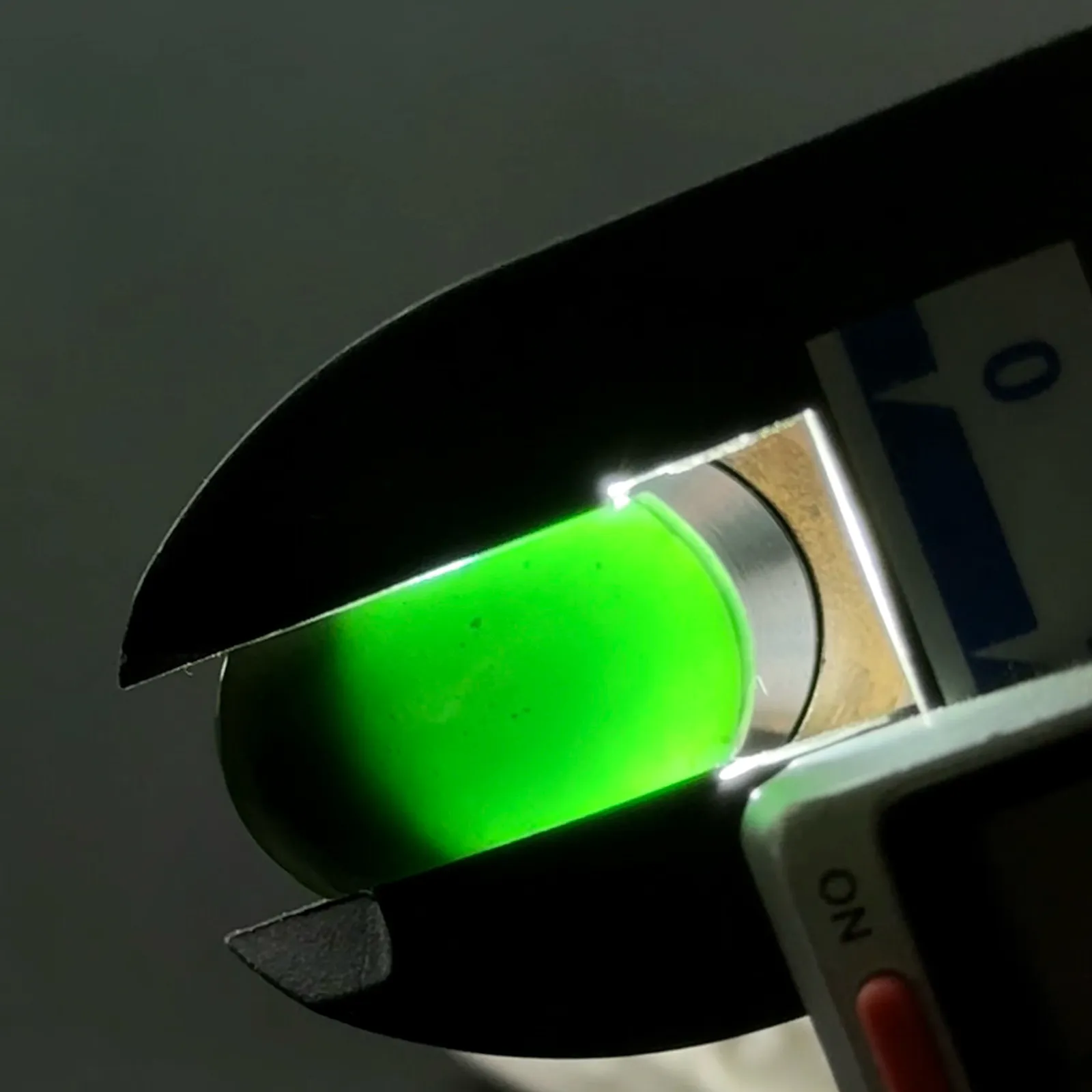 精品墨翠马鞍裸石戒面 种好色正 黑度极好 打灯通透 油性十足 尺寸21.4