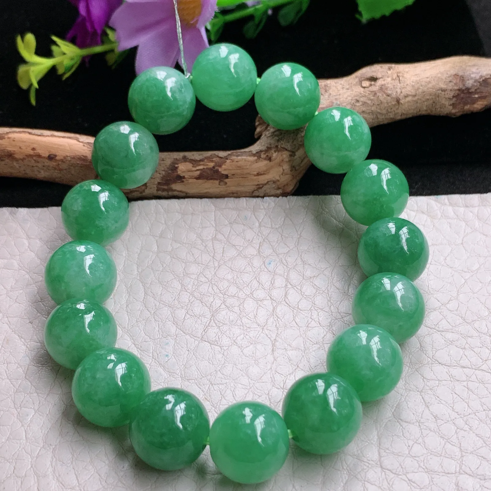 qxm实拍12.3mm缅甸翡翠精雕满绿圆珠，财运亨通玉手链 玉手串