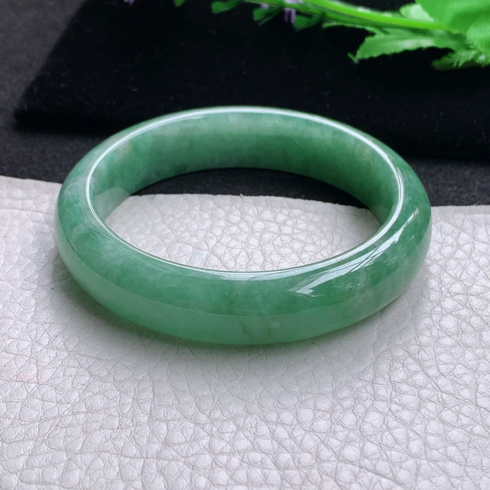 js实拍56*12.6*8平安镯 缅甸翡翠a货玉手镯胶感满绿宽边玉手环