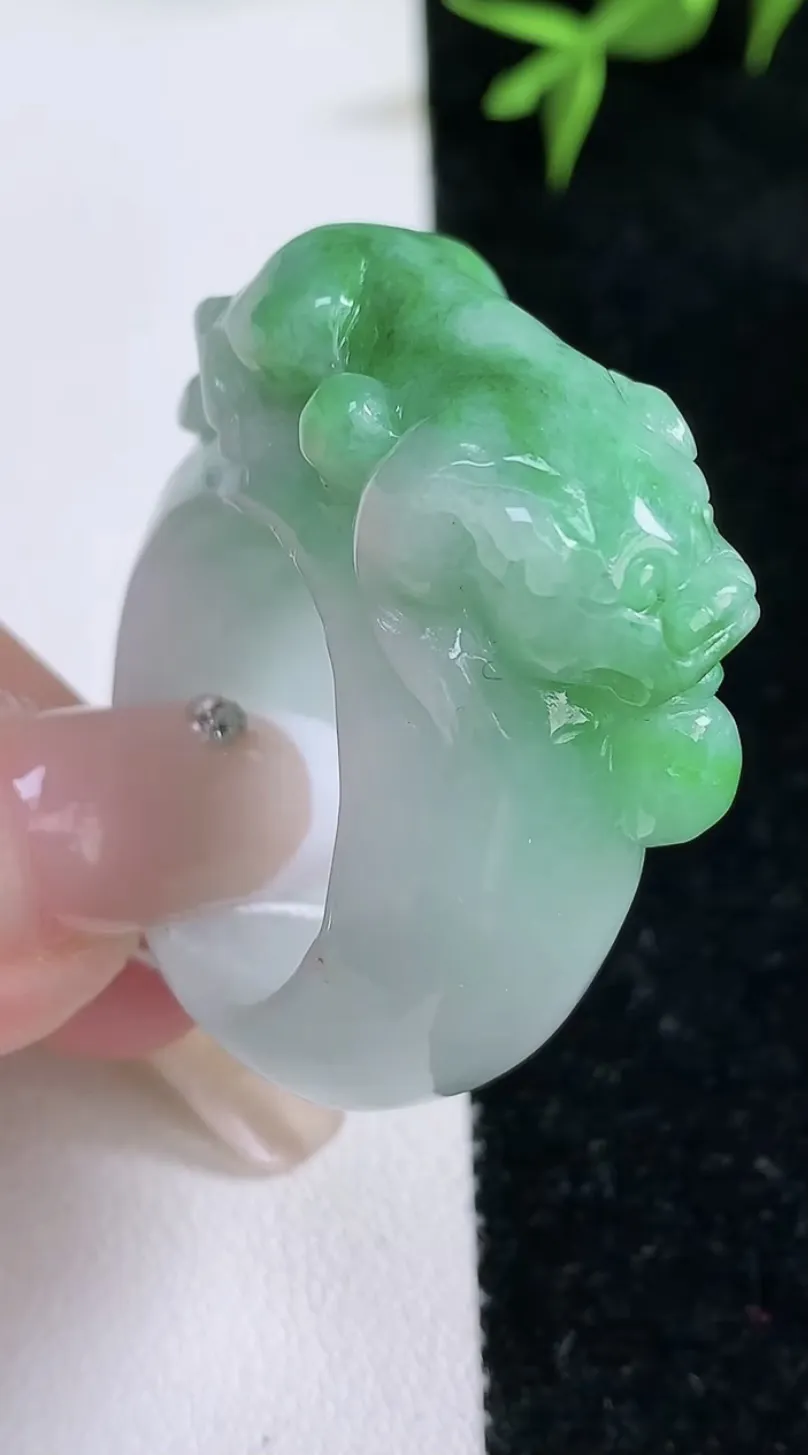 翡翠a货飘绿貔貅指环扳指，尺寸22-34.4-14.3-14，重量:26.69g