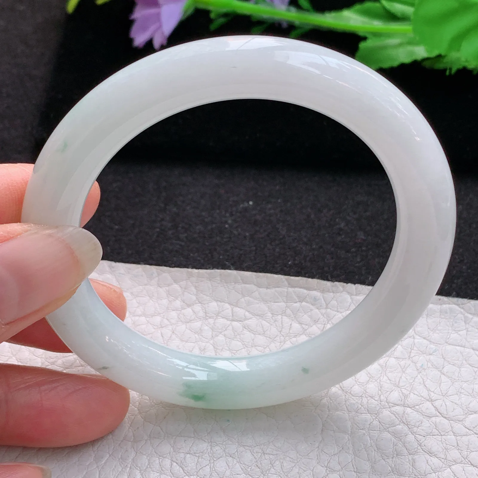 ss实拍56*10美人镯 缅甸翡翠a货玉手镯飘绿花清爽圆条叮当镯