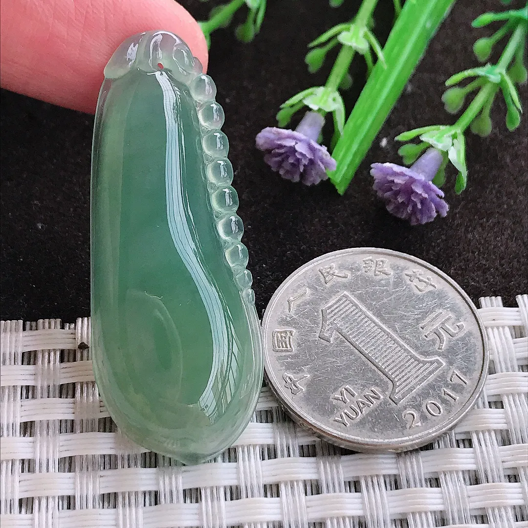 实拍A货翡翠45.5/17.9/5.4老坑冰胶果冻冰晴绿福瓜吊坠翡翠玉牌挂件