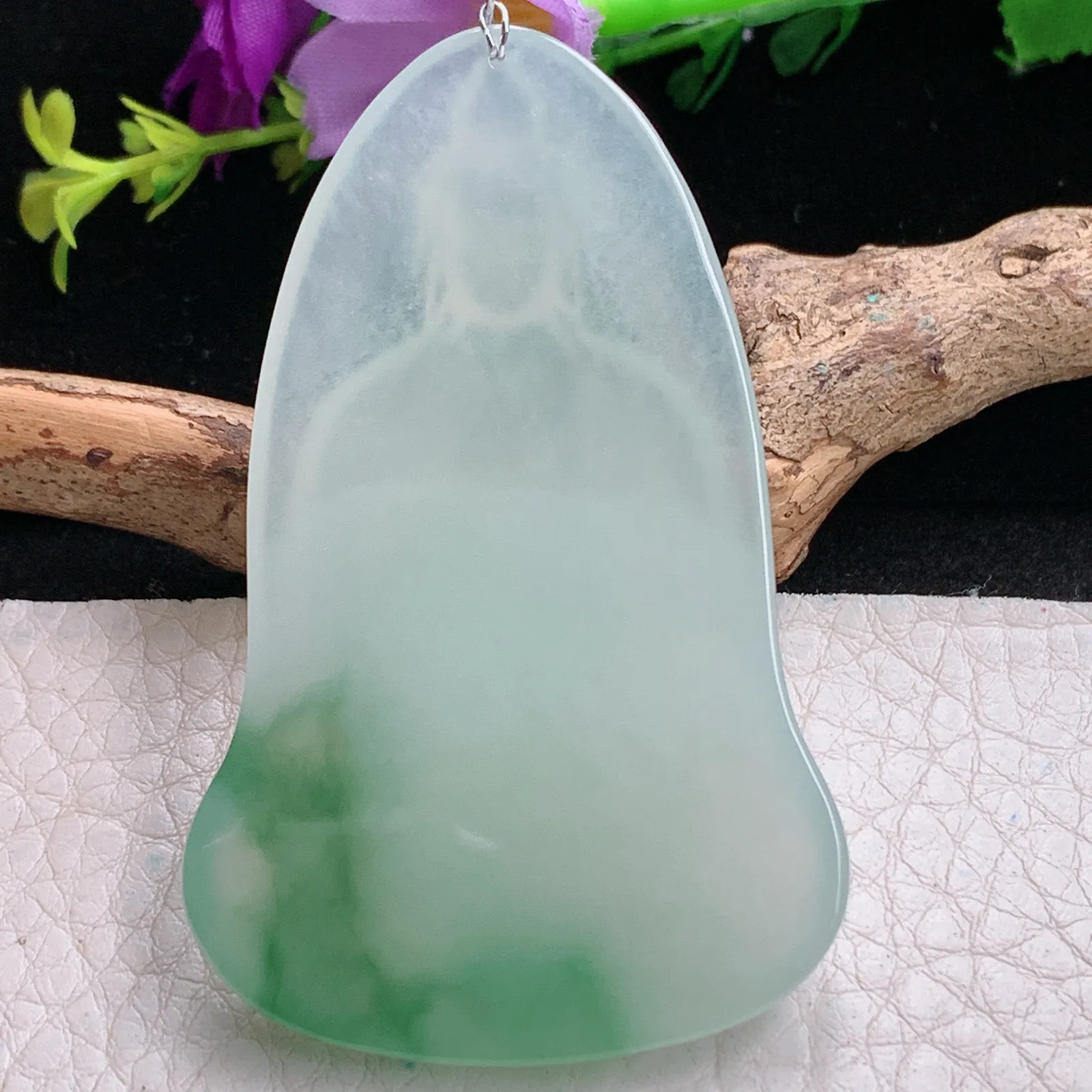 qxm实拍62*38.8*6.5缅甸翡翠精雕飘绿素衣观音 玉观音玉吊坠 玉挂件