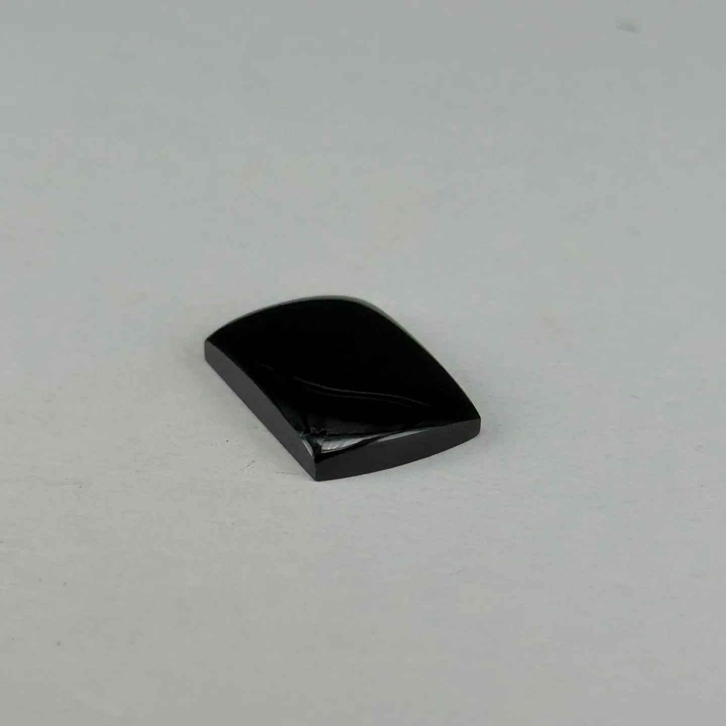 精品墨翠马鞍裸石 种好色正 黑度好 打灯通透 油性十足 尺寸18