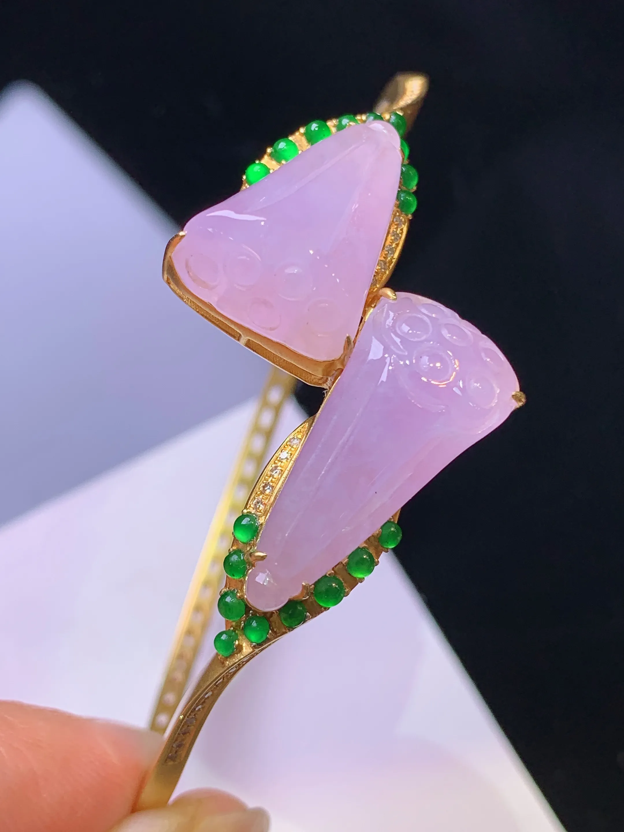 18k金钻镶嵌紫罗兰莲蓬手镯 玉质细腻 色泽清新艳丽 圈口58 整体尺寸17.3*12.5*7