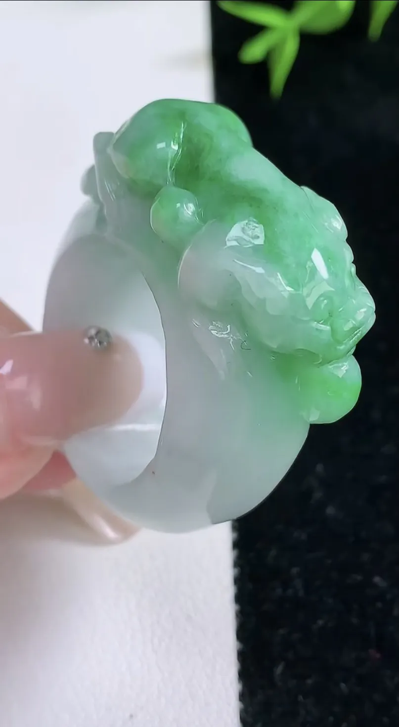 翡翠a货飘绿貔貅指环扳指，尺寸22-34.4-14.3-14，重量:26.69g